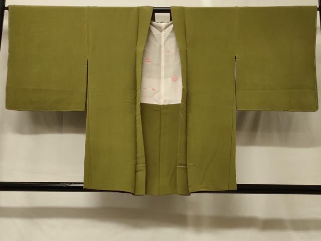 ■■■　サイズ　■■■ 身丈 78cm（肩から） 裄丈 66.5cm 袖丈 46.5cm　縫込み 3cm 袖幅 34cm 前幅 19cm 後幅 29.5cm 裄 お袖側 約0cm　身頃側 約3.5cm ■■■　商品詳細　■■■ 【正絹・未使用】 状態は接写画像のように上前・左袖後・右袖後に薄い汚れ、左袖前に糸解けがございますが、 その他特に目立ったシミ汚れなどもなく大変良い状態です。 大変上質な逸