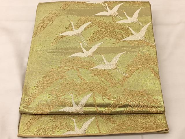 ■■■　サイズ　■■■ 長さ 424cm 幅 30cm程 ■■■　商品詳細　■■■ 【正絹・芯なし】 詳細に関しましては、画像をご確認ください。 大変上質な逸品になります。 お安く出品致しますので、是非この機会にいかがでしょうか？ ※汚れ等に関しましては、着用時には見えない部分になるかと思いますのであまり気にならずお召になれるかと思います。 ■■■　注意事項　■■■ ■モニター発色の具合により色合いが異なる場合がございます。 ■寸法は多少の誤差が生じる場合がございますのでご了承ください。 ■縫込みの長さが左右非対称の場合は短い部分を記載しております。 左右非対称であってもご返品・お値引き等の保証は出来かねますので、ご了承の上ご購入をお願い致します。 ■シミ等のチェックには注意を払っておりますが、見落としがある場合もございますし、個人の見解も様々ですので神経質な方のご購入はお控えください。 ■箪笥に入っておりました着物や帯なので畳みシワや匂いがあるものもございます。 ■お休みは基本的に土日祝となりますが、その他臨時でお休みする場合がございますのでご了承ください。 ■商品の発送は平日のみの発送となります。 ■夜間と土曜、日曜日はお問い合わせの回答が遅れる場合がございます。 ■当店では、お直し、紋入れ、お手入れ等は承っておりません。 ■生地の状態（ヤケ、経年劣化等）によってはサイズ直しが出来ない場合がございます。 その点もどうかご了承のうえ、ご購入をお願いいたします。 ■弊社で取り扱う商品は一点ものにつき、時期や在庫状況に応じて金額が変更となる場合がございます。 ■検針は行っておりません。予めご了承いただきますようお願いいたします。 ■【洗える着物】と記載のある商品におきましては、商品お届け後に洗濯を行ってしまってからのご返品にはご対応しかねます。 念の為、専門店でのお手入れをお願いいたします。 ■着物のサイズ目安は下記を参考ください↓ ＜女性着物＞　お端折り次第で＋5cm　−1cmが着用可能サイズ 　例）身丈170cmの場合、身長160cm〜175cm ＜男性着物＞　身丈＋約25cm〜27cm程が適応身長 　例）身丈155cmの場合、身長180〜182cm