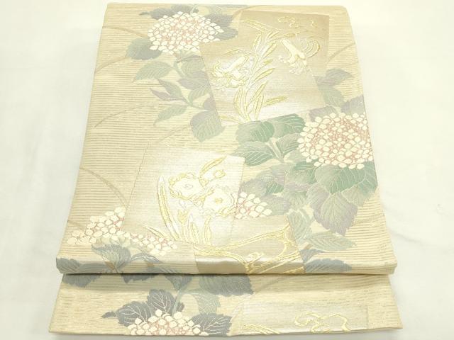 ■■■　サイズ　■■■ 長さ 430cm 幅 30cm程 ■■■　商品詳細　■■■ 【正絹・未使用】 状態は一度も締めておりませんが 接写画像のように表地所々にアク、裏地にシミがございます。 大変上質な逸品になりますので ぜひお手入れをされてお召しになられてはいかがでしょうか。 お安く出品致しますので、是非この機会にいかがでしょうか？ ■■■　注意事項　■■■ ■モニター発色の具合により色合いが異なる場合がございます。 ■寸法は多少の誤差が生じる場合がございますのでご了承ください。 ■縫込みの長さが左右非対称の場合は短い部分を記載しております。 左右非対称であってもご返品・お値引き等の保証は出来かねますので、ご了承の上ご購入をお願い致します。 ■シミ等のチェックには注意を払っておりますが、見落としがある場合もございますし、個人の見解も様々ですので神経質な方のご購入はお控えください。 ■箪笥に入っておりました着物や帯なので畳みシワや匂いがあるものもございます。 ■お休みは基本的に土日祝となりますが、その他臨時でお休みする場合がございますのでご了承ください。 ■商品の発送は平日のみの発送となります。 ■夜間と土曜、日曜日はお問い合わせの回答が遅れる場合がございます。 ■当店では、お直し、紋入れ、お手入れ等は承っておりません。 ■生地の状態（ヤケ、経年劣化等）によってはサイズ直しが出来ない場合がございます。 その点もどうかご了承のうえ、ご購入をお願いいたします。 ■弊社で取り扱う商品は一点ものにつき、時期や在庫状況に応じて金額が変更となる場合がございます。 ■検針は行っておりません。予めご了承いただきますようお願いいたします。 ■【洗える着物】と記載のある商品におきましては、商品お届け後に洗濯を行ってしまってからのご返品にはご対応しかねます。 念の為、専門店でのお手入れをお願いいたします。 ■写真に写っている物が全てになります。それ以外の付属品はございませんのでご了承ください。 ■状態に関する写真につきましては、掲載可能な写真枚数に限りがあるため、各箇所につき1枚参考画像を掲載しております。 ■着物のサイズ目安は下記を参考ください↓ ＜女性着物＞　お端折り次第で＋5cm　−1cmが着用可能サイズ 　例）身丈170cmの場合、身長160cm〜175cm ＜男性着物＞　身丈＋約25cm〜27cm程が適応身長 　例）身丈155cmの場合、身長180〜182cm