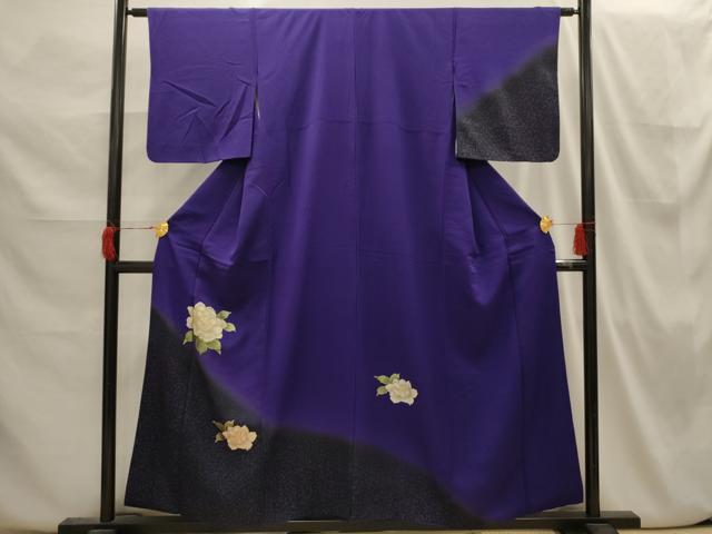 ■■■　サイズ　■■■ 身丈 153cm（肩から） 裄丈 62.5cm 袖丈 47.5cm　縫込み 5.5cm 袖幅 32cm 前幅 24.5cm 後幅 30.5cm 着物縫いこみ 内揚げ 8.5cm 裄 お袖側 約5cm　身頃側 約5.5cm ■■■　商品詳細　■■■ 【正絹】 状態は画像を添付しておりますので、そちらをご確認下さいますよう宜しくお願い致します。 大変上質な逸品になります。 お安
