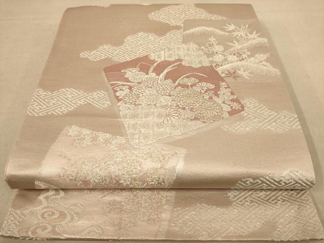 ■■■　サイズ　■■■ 長さ 424cm 幅 31cm程 ■■■　商品詳細　■■■ 【正絹・芯なし】 詳細に関しましては、画像をご確認ください。 大変上質な逸品になります。 お安く出品致しますので、是非この機会にいかがでしょうか？ ■■■　注意事項　■■■ ■モニター発色の具合により色合いが異なる場合がございます。 ■寸法は多少の誤差が生じる場合がございますのでご了承ください。 ■縫込みの長さが左右非対称の場合は短い部分を記載しております。 左右非対称であってもご返品・お値引き等の保証は出来かねますので、ご了承の上ご購入をお願い致します。 ■シミ等のチェックには注意を払っておりますが、見落としがある場合もございますし、個人の見解も様々ですので神経質な方のご購入はお控えください。 ■箪笥に入っておりました着物や帯なので畳みシワや匂いがあるものもございます。 ■お休みは基本的に土日祝となりますが、その他臨時でお休みする場合がございますのでご了承ください。 ■商品の発送は平日のみの発送となります。 ■夜間と土曜、日曜日はお問い合わせの回答が遅れる場合がございます。 ■当店では、お直し、紋入れ、お手入れ等は承っておりません。 ■生地の状態（ヤケ、経年劣化等）によってはサイズ直しが出来ない場合がございます。 その点もどうかご了承のうえ、ご購入をお願いいたします。 ■弊社で取り扱う商品は一点ものにつき、時期や在庫状況に応じて金額が変更となる場合がございます。 ■検針は行っておりません。予めご了承いただきますようお願いいたします。 ■【洗える着物】と記載のある商品におきましては、商品お届け後に洗濯を行ってしまってからのご返品にはご対応しかねます。 念の為、専門店でのお手入れをお願いいたします。 ■着物のサイズ目安は下記を参考ください↓ ＜女性着物＞　お端折り次第で＋5cm　−1cmが着用可能サイズ 　例）身丈170cmの場合、身長160cm〜175cm ＜男性着物＞　身丈＋約25cm〜27cm程が適応身長 　例）身丈155cmの場合、身長180〜182cm