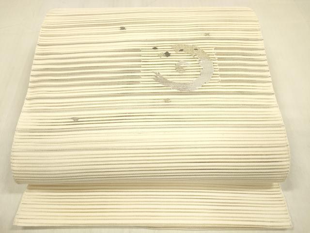 ■■■　サイズ　■■■ 長さ 360cm 幅 30cm程 ■■■　商品詳細　■■■ 【正絹】 状態は接写画像のように 裏地に薄い汚れがございますが その他表地は特に目立ったシミ汚れなどもなく大変良い状態です。 着用時には見えない部分になるかと思いますので あまり気にならずお召になれるかと思います。 大変上質な逸品になります。 お安く出品致しますので、是非この機会にいかがでしょうか？ ■■■　注意事項　■■■ ■モニター発色の具合により色合いが異なる場合がございます。 ■寸法は多少の誤差が生じる場合がございますのでご了承ください。 ■縫込みの長さが左右非対称の場合は短い部分を記載しております。 左右非対称であってもご返品・お値引き等の保証は出来かねますので、ご了承の上ご購入をお願い致します。 ■シミ等のチェックには注意を払っておりますが、見落としがある場合もございますし、個人の見解も様々ですので神経質な方のご購入はお控えください。 ■箪笥に入っておりました着物や帯なので畳みシワや匂いがあるものもございます。 ■お休みは基本的に土日祝となりますが、その他臨時でお休みする場合がございますのでご了承ください。 ■商品の発送は平日のみの発送となります。 ■夜間と土曜、日曜日はお問い合わせの回答が遅れる場合がございます。 ■当店では、お直し、紋入れ、お手入れ等は承っておりません。 ■生地の状態（ヤケ、経年劣化等）によってはサイズ直しが出来ない場合がございます。 その点もどうかご了承のうえ、ご購入をお願いいたします。 ■弊社で取り扱う商品は一点ものにつき、時期や在庫状況に応じて金額が変更となる場合がございます。 ■検針は行っておりません。予めご了承いただきますようお願いいたします。 ■【洗える着物】と記載のある商品におきましては、商品お届け後に洗濯を行ってしまってからのご返品にはご対応しかねます。 念の為、専門店でのお手入れをお願いいたします。 ■着物のサイズ目安は下記を参考ください↓ ＜女性着物＞　お端折り次第で＋5cm　−1cmが着用可能サイズ 　例）身丈170cmの場合、身長160cm〜175cm ＜男性着物＞　身丈＋約25cm〜27cm程が適応身長 　例）身丈155cmの場合、身長180〜182cm