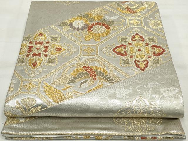 ■■■　サイズ　■■■ 長さ 432cm 幅 30.5cm程 ■■■　商品詳細　■■■ 【正絹・芯なし・関西仕立て】 詳細に関しましては、画像をご確認ください。 大変上質な逸品になります。 お安く出品致しますので、是非この機会にいかがでしょうか？ ■■■　注意事項　■■■ ■モニター発色の具合により色合いが異なる場合がございます。 ■寸法は多少の誤差が生じる場合がございますのでご了承ください。 ■縫込みの長さが左右非対称の場合は短い部分を記載しております。 左右非対称であってもご返品・お値引き等の保証は出来かねますので、ご了承の上ご購入をお願い致します。 ■シミ等のチェックには注意を払っておりますが、見落としがある場合もございますし、個人の見解も様々ですので神経質な方のご購入はお控えください。 ■箪笥に入っておりました着物や帯なので畳みシワや匂いがあるものもございます。 ■お休みは基本的に土日祝となりますが、その他臨時でお休みする場合がございますのでご了承ください。 ■商品の発送は平日のみの発送となります。 ■夜間と土曜、日曜日はお問い合わせの回答が遅れる場合がございます。 ■当店では、お直し、紋入れ、お手入れ等は承っておりません。 ■生地の状態（ヤケ、経年劣化等）によってはサイズ直しが出来ない場合がございます。 その点もどうかご了承のうえ、ご購入をお願いいたします。 ■弊社で取り扱う商品は一点ものにつき、時期や在庫状況に応じて金額が変更となる場合がございます。 ■検針は行っておりません。予めご了承いただきますようお願いいたします。 ■【洗える着物】と記載のある商品におきましては、商品お届け後に洗濯を行ってしまってからのご返品にはご対応しかねます。 念の為、専門店でのお手入れをお願いいたします。 ■着物のサイズ目安は下記を参考ください↓ ＜女性着物＞　お端折り次第で＋5cm　−1cmが着用可能サイズ 　例）身丈170cmの場合、身長160cm〜175cm ＜男性着物＞　身丈＋約25cm〜27cm程が適応身長 　例）身丈155cmの場合、身長180〜182cm