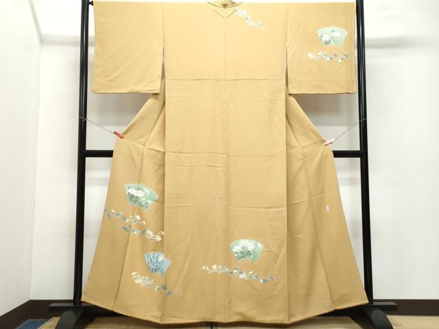 ■■■　サイズ　■■■ 身丈 158cm（肩から） 裄丈 66cm 袖丈 48.5cm　縫込み 5cm 袖幅 34.5cm 前幅 25cm 後幅 30.5cm 着物縫いこみ 内揚げ 5cm 裄 お袖側 約1cm　身頃側 約1.5cm ■■■　商品詳細　■■■ 【正絹】 状態は接写画像のように衿山・下前に薄い汚れがございますが その他特に目立ったシミ汚れなどもなく大変良い状態です。 大変上質な逸品に