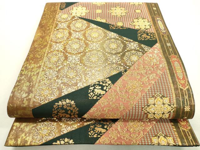 ■■■　サイズ　■■■ 長さ 436cm 幅 30.5cm程 ■■■　商品詳細　■■■ 【正絹】 状態は締めてはおりますが 特に目立ったシミ汚れなどもなく大変良い状態です。 大変上質な逸品になります。 お安く出品致しますので、是非この機会にいかがでしょうか？ ■■■　注意事項　■■■ ■モニター発色の具合により色合いが異なる場合がございます。 ■寸法は多少の誤差が生じる場合がございますのでご了承ください。 ■縫込みの長さが左右非対称の場合は短い部分を記載しております。 左右非対称であってもご返品・お値引き等の保証は出来かねますので、ご了承の上ご購入をお願い致します。 ■シミ等のチェックには注意を払っておりますが、見落としがある場合もございますし、個人の見解も様々ですので神経質な方のご購入はお控えください。 ■箪笥に入っておりました着物や帯なので畳みシワや匂いがあるものもございます。 ■お休みは基本的に土日祝となりますが、その他臨時でお休みする場合がございますのでご了承ください。 ■商品の発送は平日のみの発送となります。 ■夜間と土曜、日曜日はお問い合わせの回答が遅れる場合がございます。 ■当店では、お直し、紋入れ、お手入れ等は承っておりません。 ■生地の状態（ヤケ、経年劣化等）によってはサイズ直しが出来ない場合がございます。 その点もどうかご了承のうえ、ご購入をお願いいたします。 ■弊社で取り扱う商品は一点ものにつき、時期や在庫状況に応じて金額が変更となる場合がございます。 ■検針は行っておりません。予めご了承いただきますようお願いいたします。 ■【洗える着物】と記載のある商品におきましては、商品お届け後に洗濯を行ってしまってからのご返品にはご対応しかねます。 念の為、専門店でのお手入れをお願いいたします。 ■写真に写っている物が全てになります。それ以外の付属品はございませんのでご了承ください。 ■着物のサイズ目安は下記を参考ください↓ ＜女性着物＞　お端折り次第で＋5cm　−1cmが着用可能サイズ 　例）身丈170cmの場合、身長160cm〜175cm ＜男性着物＞　身丈＋約25cm〜27cm程が適応身長 　例）身丈155cmの場合、身長180〜182cm