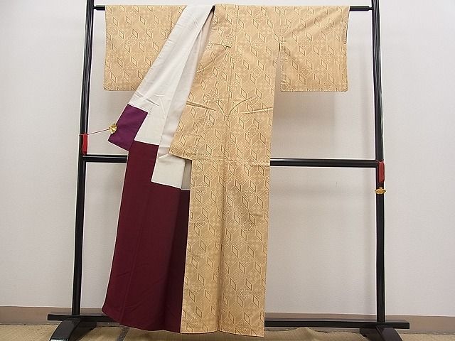平和屋の平和屋着物■上質な紬 幾何学花唐草文 逸品 n-pk1488｜アングル3