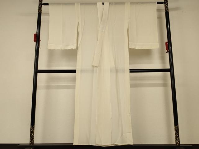 ■■■　サイズ　■■■ 身丈 150cm（肩から） 裄丈 62cm 袖丈 56cm　縫込み 3cm 袖幅 32cm 前幅 21.5cm 後幅 31cm 着物縫いこみ 内揚げ 0cm 裄 お袖側 約2.5cm　身頃側 約2.5cm ■■■　商品詳細　■■■ 【交織】 状態は接写画像のように衣紋抜き・下前に薄い汚れがございますが その他特に目立ったシミ汚れなどもなく大変良い状態です。 大変上質な逸品になります。 お安く出品致しますので、是非この機会にいかがでしょうか？ ■■■　注意事項　■■■ ■モニター発色の具合により色合いが異なる場合がございます。 ■寸法は多少の誤差が生じる場合がございますのでご了承ください。 ■縫込みの長さが左右非対称の場合は短い部分を記載しております。 左右非対称であってもご返品・お値引き等の保証は出来かねますので、ご了承の上ご購入をお願い致します。 ■シミ等のチェックには注意を払っておりますが、見落としがある場合もございますし、個人の見解も様々ですので神経質な方のご購入はお控えください。 ■箪笥に入っておりました着物や帯なので畳みシワや匂いがあるものもございます。 ■お休みは基本的に土日祝となりますが、その他臨時でお休みする場合がございますのでご了承ください。 ■商品の発送は平日のみの発送となります。 ■夜間と土曜、日曜日はお問い合わせの回答が遅れる場合がございます。 ■当店では、お直し、紋入れ、お手入れ等は承っておりません。 ■生地の状態（ヤケ、経年劣化等）によってはサイズ直しが出来ない場合がございます。 その点もどうかご了承のうえ、ご購入をお願いいたします。 ■弊社で取り扱う商品は一点ものにつき、時期や在庫状況に応じて金額が変更となる場合がございます。 ■検針は行っておりません。予めご了承いただきますようお願いいたします。 ■【洗える着物】と記載のある商品におきましては、商品お届け後に洗濯を行ってしまってからのご返品にはご対応しかねます。 念の為、専門店でのお手入れをお願いいたします。 ■着物のサイズ目安は下記を参考ください↓ ＜女性着物＞　お端折り次第で＋5cm　−1cmが着用可能サイズ 　例）身丈170cmの場合、身長160cm〜175cm ＜男性着物＞　身丈＋約25cm〜27cm程が適応身長 　例）身丈155cmの場合、身長180〜182cm