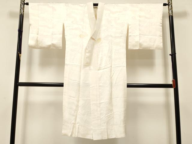 ■■■　サイズ　■■■ 身丈 120.5cm（肩から） 裄丈 64cm 袖丈 44.5cm　縫込み 1.5cm 袖幅 33cm 前幅 28.5cm 後幅 29cm 着物縫いこみ 内揚げ 0cm 裄 お袖側 約2cm　身頃側 約1.5cm ■■■　商品詳細　■■■ 【正絹】 状態は画像を添付しておりますので、そちらをご確認下さいますよう宜しくお願い致します。 大変上質な逸品になります。 お安く出品致しますので、是非この機会にいかがでしょうか？ ■■■　注意事項　■■■ ■モニター発色の具合により色合いが異なる場合がございます。 ■寸法は多少の誤差が生じる場合がございますのでご了承ください。 ■縫込みの長さが左右非対称の場合は短い部分を記載しております。 左右非対称であってもご返品・お値引き等の保証は出来かねますので、ご了承の上ご購入をお願い致します。 ■シミ等のチェックには注意を払っておりますが、見落としがある場合もございますし、個人の見解も様々ですので神経質な方のご購入はお控えください。 ■箪笥に入っておりました着物や帯なので畳みシワや匂いがあるものもございます。 ■お休みは基本的に土日祝となりますが、その他臨時でお休みする場合がございますのでご了承ください。 ■商品の発送は平日のみの発送となります。 ■夜間と土曜、日曜日はお問い合わせの回答が遅れる場合がございます。 ■当店では、お直し、紋入れ、お手入れ等は承っておりません。 ■生地の状態（ヤケ、経年劣化等）によってはサイズ直しが出来ない場合がございます。 その点もどうかご了承のうえ、ご購入をお願いいたします。 ■弊社で取り扱う商品は一点ものにつき、時期や在庫状況に応じて金額が変更となる場合がございます。 ■検針は行っておりません。予めご了承いただきますようお願いいたします。 ■【洗える着物】と記載のある商品におきましては、商品お届け後に洗濯を行ってしまってからのご返品にはご対応しかねます。 念の為、専門店でのお手入れをお願いいたします。 ■着物のサイズ目安は下記を参考ください↓ ＜女性着物＞　お端折り次第で＋5cm　−1cmが着用可能サイズ 　例）身丈170cmの場合、身長160cm〜175cm ＜男性着物＞　身丈＋約25cm〜27cm程が適応身長 　例）身丈155cmの場合、身長180〜182cm