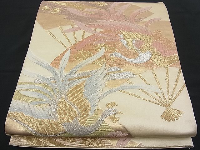■■■　サイズ　■■■ 長さ 400cm 幅 30cm程 ■■■　商品詳細　■■■ 【正絹・芯なし】状態は接写画像のように柄止まり・前柄付近に薄い汚れ、裏地に薄いアク手先に折れ山の薄い汚れがございますがその他特に目立ったシミ汚れなどもなく大変良い状態です。大変上質な逸品になります。お安く出品致しますので、是非この機会にいかがでしょうか？※たれ先一部未かがりですが着用には問題ありません。 ■■■　注意事項　■■■ ■モニター発色の具合により色合いが異なる場合がございます。 ■寸法は多少の誤差が生じる場合がございますのでご了承ください。 ■縫込みの長さが左右非対称の場合は短い部分を記載しております。 左右非対称であってもご返品・お値引き等の保証は出来かねますので、ご了承の上ご購入をお願い致します。 ■シミ等のチェックには注意を払っておりますが、見落としがある場合もございますし、個人の見解も様々ですので神経質な方のご購入はお控えください。 ■箪笥に入っておりました着物や帯なので畳みシワや匂いがあるものもございます。 ■お休みは基本的に土日祝となりますが、その他臨時でお休みする場合がございますのでご了承ください。 ■商品の発送は平日のみの発送となります。 ■夜間と土曜、日曜日はお問い合わせの回答が遅れる場合がございます。 ■当店では、お直し、紋入れ、お手入れ等は承っておりません。 ■生地の状態（ヤケ、経年劣化等）によってはサイズ直しが出来ない場合がございます。 その点もどうかご了承のうえ、ご購入をお願いいたします。 ■弊社で取り扱う商品は一点ものにつき、時期や在庫状況に応じて金額が変更となる場合がございます。 ■検針は行っておりません。予めご了承いただきますようお願いいたします。 ■【洗える着物】と記載のある商品におきましては、商品お届け後に洗濯を行ってしまってからのご返品にはご対応しかねます。 念の為、専門店でのお手入れをお願いいたします。 ■着物のサイズ目安は下記を参考ください↓ ＜女性着物＞　お端折り次第で＋5cm　−1cmが着用可能サイズ 　例）身丈170cmの場合、身長160cm〜175cm ＜男性着物＞　身丈＋約25cm〜27cm程が適応身長 　例）身丈155cmの場合、身長180〜182cm