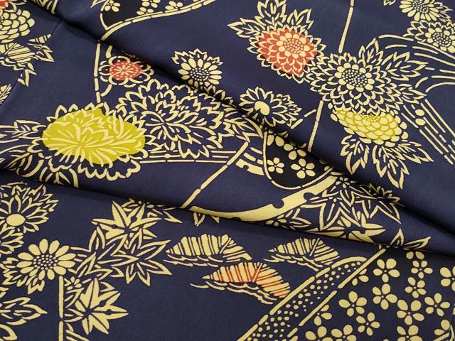 ■■■　サイズ　■■■ 身丈 168cm（肩から） 裄丈 68cm 袖丈 48.5cm　縫込み 2cm 袖幅 34.5cm 前幅 25cm 後幅 30.5cm 着物縫いこみ 内揚げ 1.5cm 裄 お袖側 約1cm　身頃側 約1.5cm ■■■　商品詳細　■■■ 【正絹】 状態は特に目立ったシミ汚れなどもなく大変良い状態です。 大変上質な逸品になります。 お安く出品致しますので、是非この機会にいかがでしょうか？ ■■■　注意事項　■■■ ■モニター発色の具合により色合いが異なる場合がございます。 ■寸法は多少の誤差が生じる場合がございますのでご了承ください。 ■縫込みの長さが左右非対称の場合は短い部分を記載しております。 左右非対称であってもご返品・お値引き等の保証は出来かねますので、ご了承の上ご購入をお願い致します。 ■シミ等のチェックには注意を払っておりますが、見落としがある場合もございますし、個人の見解も様々ですので神経質な方のご購入はお控えください。 ■箪笥に入っておりました着物や帯なので畳みシワや匂いがあるものもございます。 ■お休みは基本的に土日祝となりますが、その他臨時でお休みする場合がございますのでご了承ください。 ■商品の発送は平日のみの発送となります。 ■夜間と土曜、日曜日はお問い合わせの回答が遅れる場合がございます。 ■当店では、お直し、紋入れ、お手入れ等は承っておりません。 ■生地の状態（ヤケ、経年劣化等）によってはサイズ直しが出来ない場合がございます。 その点もどうかご了承のうえ、ご購入をお願いいたします。 ■弊社で取り扱う商品は一点ものにつき、時期や在庫状況に応じて金額が変更となる場合がございます。 ■検針は行っておりません。予めご了承いただきますようお願いいたします。 ■【洗える着物】と記載のある商品におきましては、商品お届け後に洗濯を行ってしまってからのご返品にはご対応しかねます。 念の為、専門店でのお手入れをお願いいたします。 ■着物のサイズ目安は下記を参考ください↓ ＜女性着物＞　お端折り次第で＋5?　−10?が着用可能サイズ 　例）身丈170?の場合、身長160?〜175? ＜男性着物＞　身丈＋約25?〜27?程が適応身長 　例）身丈155?の場合、身長180〜182?