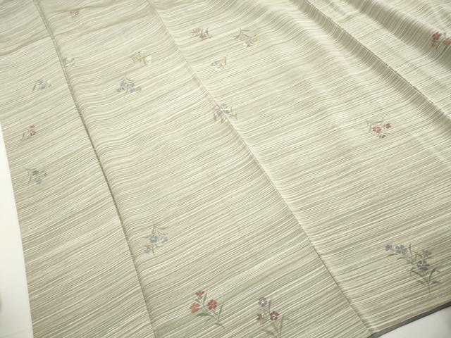 ■■■　サイズ　■■■ 身丈 158cm（肩から） 裄丈 66cm 袖丈 49cm　縫込み 7.5cm 袖幅 34cm 前幅 23cm 後幅 29cm 着物縫いこみ 内揚げ 9cm 裄 お袖側 約2cm　身頃側 約2.5cm ■■■　商品詳細　■■■ 【正絹】 状態は画像を添付しておりますので、そちらをご確認下さいますよう宜しくお願い致します。 大変上質な逸品になります。 お安く出品致しますので、是非この機会にいかがでしょうか？ ■■■　注意事項　■■■ ■モニター発色の具合により色合いが異なる場合がございます。 ■寸法は多少の誤差が生じる場合がございますのでご了承ください。 ■縫込みの長さが左右非対称の場合は短い部分を記載しております。 左右非対称であってもご返品・お値引き等の保証は出来かねますので、ご了承の上ご購入をお願い致します。 ■シミ等のチェックには注意を払っておりますが、見落としがある場合もございますし、個人の見解も様々ですので神経質な方のご購入はお控えください。 ■箪笥に入っておりました着物や帯なので畳みシワや匂いがあるものもございます。 ■お休みは基本的に土日祝となりますが、その他臨時でお休みする場合がございますのでご了承ください。 ■商品の発送は平日のみの発送となります。 ■夜間と土曜、日曜日はお問い合わせの回答が遅れる場合がございます。 ■当店では、お直し、紋入れ、お手入れ等は承っておりません。 ■生地の状態（ヤケ、経年劣化等）によってはサイズ直しが出来ない場合がございます。 その点もどうかご了承のうえ、ご購入をお願いいたします。 ■弊社で取り扱う商品は一点ものにつき、時期や在庫状況に応じて金額が変更となる場合がございます。 ■検針は行っておりません。予めご了承いただきますようお願いいたします。 ■【洗える着物】と記載のある商品におきましては、商品お届け後に洗濯を行ってしまってからのご返品にはご対応しかねます。 念の為、専門店でのお手入れをお願いいたします。 ■写真に写っている物が全てになります。それ以外の付属品はございませんのでご了承ください。 ■状態に関する写真につきましては、掲載可能な写真枚数に限りがあるため、各箇所につき1枚参考画像を掲載しております。 ■着物のサイズ目安は下記を参考ください↓ ＜女性着物＞　お端折り次第で＋5cm　−1cmが着用可能サイズ 　例）身丈170cmの場合、身長160cm〜175cm ＜男性着物＞　身丈＋約25cm〜27cm程が適応身長 　例）身丈155cmの場合、身長180〜182cm