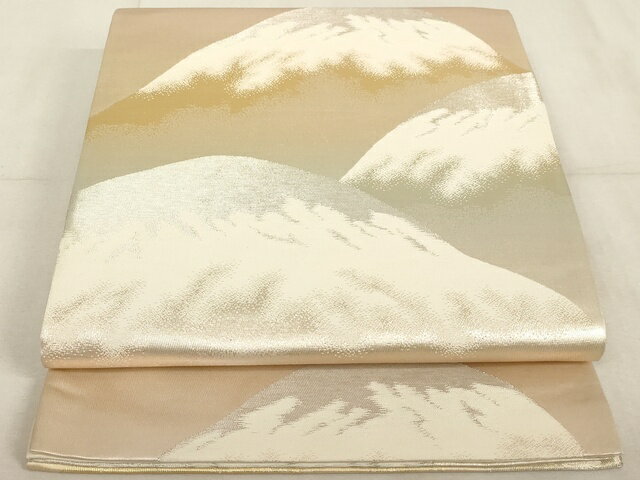 ■■■　サイズ　■■■ 長さ 424cm 幅 30.5cm程 ■■■　商品詳細　■■■ 【正絹】 詳細に関しましては、画像をご確認ください。 大変上質な逸品になります。 お安く出品致しますので、是非この機会にいかがでしょうか？ ■■■　注意事項　■■■ ■モニター発色の具合により色合いが異なる場合がございます。 ■寸法は多少の誤差が生じる場合がございますのでご了承ください。 ■縫込みの長さが左右非対称の場合は短い部分を記載しております。 左右非対称であってもご返品・お値引き等の保証は出来かねますので、ご了承の上ご購入をお願い致します。 ■シミ等のチェックには注意を払っておりますが、見落としがある場合もございますし、個人の見解も様々ですので神経質な方のご購入はお控えください。 ■箪笥に入っておりました着物や帯なので畳みシワや匂いがあるものもございます。 ■お休みは基本的に土日祝となりますが、その他臨時でお休みする場合がございますのでご了承ください。 ■商品の発送は平日のみの発送となります。 ■夜間と土曜、日曜日はお問い合わせの回答が遅れる場合がございます。 ■当店では、お直し、紋入れ、お手入れ等は承っておりません。 ■生地の状態（ヤケ、経年劣化等）によってはサイズ直しが出来ない場合がございます。 その点もどうかご了承のうえ、ご購入をお願いいたします。 ■弊社で取り扱う商品は一点ものにつき、時期や在庫状況に応じて金額が変更となる場合がございます。 ■検針は行っておりません。予めご了承いただきますようお願いいたします。 ■【洗える着物】と記載のある商品におきましては、商品お届け後に洗濯を行ってしまってからのご返品にはご対応しかねます。 念の為、専門店でのお手入れをお願いいたします。 ■着物のサイズ目安は下記を参考ください↓ ＜女性着物＞　お端折り次第で＋5cm　−1cmが着用可能サイズ 　例）身丈170cmの場合、身長160cm〜175cm ＜男性着物＞　身丈＋約25cm〜27cm程が適応身長 　例）身丈155cmの場合、身長180〜182cm