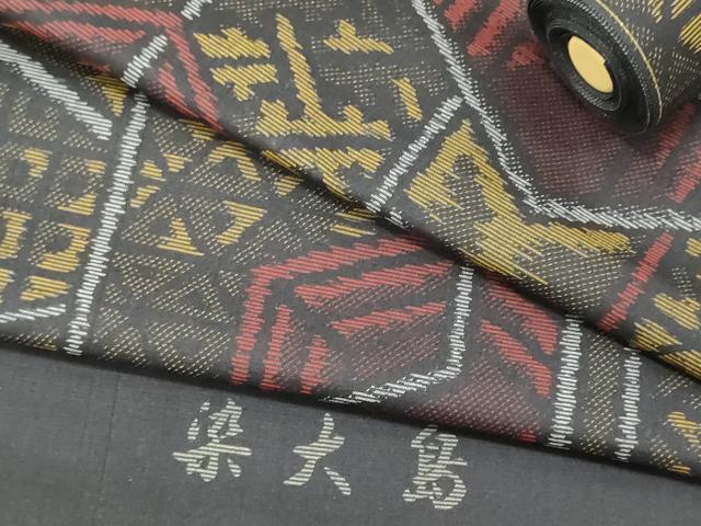 平和屋着物▼染大島　紬　反物　着尺　幾何学文様　黒地　逸品　未使用　DAAW6385we