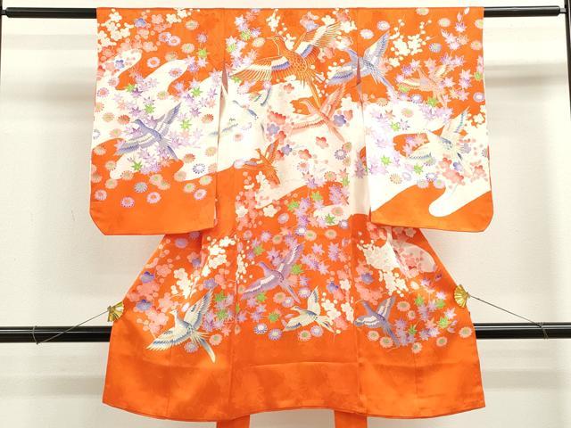 ■■■　サイズ　■■■ 【着物】 身丈 96.5cm（肩から） 裄丈 46.5cm 袖丈 55cm ■■■　商品詳細　■■■ 産着【化繊】の状態は接写画像のように表地・胴裏に薄い汚れがございます。 ぜひお手入れをされてお召しになられてはいかがでしょうか。 お安く出品致しますので、是非この機会にいかがでしょうか？ ※たもと袖になっております。 ※長襦袢はついておりません。 ■■■　注意事項　■■■ ■モニター発色の具合により色合いが異なる場合がございます。 ■寸法は多少の誤差が生じる場合がございますのでご了承ください。 ■縫込みの長さが左右非対称の場合は短い部分を記載しております。 左右非対称であってもご返品・お値引き等の保証は出来かねますので、ご了承の上ご購入をお願い致します。 ■シミ等のチェックには注意を払っておりますが、見落としがある場合もございますし、個人の見解も様々ですので神経質な方のご購入はお控えください。 ■箪笥に入っておりました着物や帯なので畳みシワや匂いがあるものもございます。 ■お休みは基本的に土日祝となりますが、その他臨時でお休みする場合がございますのでご了承ください。 ■商品の発送は平日のみの発送となります。 ■夜間と土曜、日曜日はお問い合わせの回答が遅れる場合がございます。 ■当店では、お直し、紋入れ、お手入れ等は承っておりません。 ■生地の状態（ヤケ、経年劣化等）によってはサイズ直しが出来ない場合がございます。 その点もどうかご了承のうえ、ご購入をお願いいたします。 ■弊社で取り扱う商品は一点ものにつき、時期や在庫状況に応じて金額が変更となる場合がございます。 ■検針は行っておりません。予めご了承いただきますようお願いいたします。 ■【洗える着物】と記載のある商品におきましては、商品お届け後に洗濯を行ってしまってからのご返品にはご対応しかねます。 念の為、専門店でのお手入れをお願いいたします。 ■着物のサイズ目安は下記を参考ください↓ ＜女性着物＞　お端折り次第で＋5cm　−1cmが着用可能サイズ 　例）身丈170cmの場合、身長160cm〜175cm ＜男性着物＞　身丈＋約25cm〜27cm程が適応身長 　例）身丈155cmの場合、身長180〜182cm