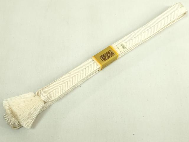 ■■■　サイズ　■■■ ■■■　商品詳細　■■■ 【正絹・未使用】 状態は特に目立ったシミ汚れなどもなく大変良い状態です。 大変上質な極上の逸品になります。 お安く出品致しますので、是非この機会にいかがでしょうか？ ■■■　注意事項　■■■ ■モニター発色の具合により色合いが異なる場合がございます。 ■寸法は多少の誤差が生じる場合がございますのでご了承ください。 ■縫込みの長さが左右非対称の場合は短い部分を記載しております。 左右非対称であってもご返品・お値引き等の保証は出来かねますので、ご了承の上ご購入をお願い致します。 ■シミ等のチェックには注意を払っておりますが、見落としがある場合もございますし、個人の見解も様々ですので神経質な方のご購入はお控えください。 ■箪笥に入っておりました着物や帯なので畳みシワや匂いがあるものもございます。 ■お休みは基本的に土日祝となりますが、その他臨時でお休みする場合がございますのでご了承ください。 ■商品の発送は平日のみの発送となります。 ■夜間と土曜、日曜日はお問い合わせの回答が遅れる場合がございます。 ■当店では、お直し、紋入れ、お手入れ等は承っておりません。 ■生地の状態（ヤケ、経年劣化等）によってはサイズ直しが出来ない場合がございます。 その点もどうかご了承のうえ、ご購入をお願いいたします。 ■弊社で取り扱う商品は一点ものにつき、時期や在庫状況に応じて金額が変更となる場合がございます。 ■検針は行っておりません。予めご了承いただきますようお願いいたします。 ■【洗える着物】と記載のある商品におきましては、商品お届け後に洗濯を行ってしまってからのご返品にはご対応しかねます。 念の為、専門店でのお手入れをお願いいたします。 ■着物のサイズ目安は下記を参考ください↓ ＜女性着物＞　お端折り次第で＋5?　−10?が着用可能サイズ 　例）身丈170?の場合、身長160?〜175? ＜男性着物＞　身丈＋約25?〜27?程が適応身長 　例）身丈155?の場合、身長180〜182?