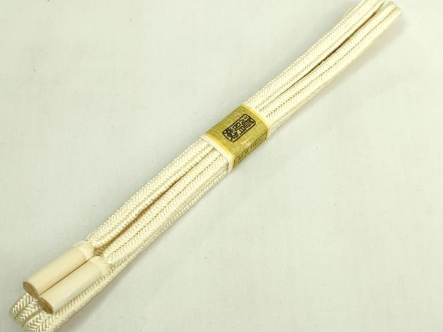 ■■■　サイズ　■■■ ■■■　商品詳細　■■■ 【正絹・未使用】 状態は特に目立ったシミ汚れなどもなく大変良い状態です。 大変上質な極上の逸品になります。 お安く出品致しますので、是非この機会にいかがでしょうか？ ■■■　注意事項　■■■ ■モニター発色の具合により色合いが異なる場合がございます。 ■寸法は多少の誤差が生じる場合がございますのでご了承ください。 ■縫込みの長さが左右非対称の場合は短い部分を記載しております。 左右非対称であってもご返品・お値引き等の保証は出来かねますので、ご了承の上ご購入をお願い致します。 ■シミ等のチェックには注意を払っておりますが、見落としがある場合もございますし、個人の見解も様々ですので神経質な方のご購入はお控えください。 ■箪笥に入っておりました着物や帯なので畳みシワや匂いがあるものもございます。 ■お休みは基本的に土日祝となりますが、その他臨時でお休みする場合がございますのでご了承ください。 ■商品の発送は平日のみの発送となります。 ■夜間と土曜、日曜日はお問い合わせの回答が遅れる場合がございます。 ■当店では、お直し、紋入れ、お手入れ等は承っておりません。 ■生地の状態（ヤケ、経年劣化等）によってはサイズ直しが出来ない場合がございます。 その点もどうかご了承のうえ、ご購入をお願いいたします。 ■弊社で取り扱う商品は一点ものにつき、時期や在庫状況に応じて金額が変更となる場合がございます。 ■検針は行っておりません。予めご了承いただきますようお願いいたします。 ■【洗える着物】と記載のある商品におきましては、商品お届け後に洗濯を行ってしまってからのご返品にはご対応しかねます。 念の為、専門店でのお手入れをお願いいたします。 ■着物のサイズ目安は下記を参考ください↓ ＜女性着物＞　お端折り次第で＋5?　−10?が着用可能サイズ 　例）身丈170?の場合、身長160?〜175? ＜男性着物＞　身丈＋約25?〜27?程が適応身長 　例）身丈155?の場合、身長180〜182?