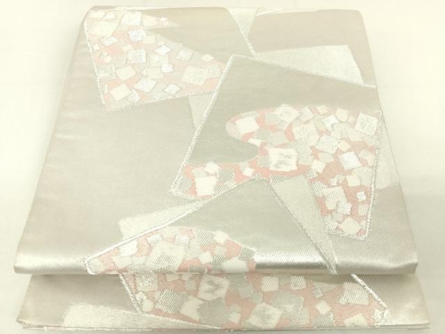 ■■■　サイズ　■■■ 長さ 432cm 幅 30.5cm程 ■■■　商品詳細　■■■ 【正絹・芯なし】 詳細に関しましては、画像をご確認ください。 大変上質な逸品になります。 お安く出品致しますので、是非この機会にいかがでしょうか？ ※汚れ等に関しましては、着用時には見えない部分になるかと思いますのであまり気にならずお召になれるかと思います。 ■■■　注意事項　■■■ ■モニター発色の具合により色合いが異なる場合がございます。 ■寸法は多少の誤差が生じる場合がございますのでご了承ください。 ■縫込みの長さが左右非対称の場合は短い部分を記載しております。 左右非対称であってもご返品・お値引き等の保証は出来かねますので、ご了承の上ご購入をお願い致します。 ■シミ等のチェックには注意を払っておりますが、見落としがある場合もございますし、個人の見解も様々ですので神経質な方のご購入はお控えください。 ■箪笥に入っておりました着物や帯なので畳みシワや匂いがあるものもございます。 ■お休みは基本的に土日祝となりますが、その他臨時でお休みする場合がございますのでご了承ください。 ■商品の発送は平日のみの発送となります。 ■夜間と土曜、日曜日はお問い合わせの回答が遅れる場合がございます。 ■当店では、お直し、紋入れ、お手入れ等は承っておりません。 ■生地の状態（ヤケ、経年劣化等）によってはサイズ直しが出来ない場合がございます。 その点もどうかご了承のうえ、ご購入をお願いいたします。 ■弊社で取り扱う商品は一点ものにつき、時期や在庫状況に応じて金額が変更となる場合がございます。 ■検針は行っておりません。予めご了承いただきますようお願いいたします。 ■【洗える着物】と記載のある商品におきましては、商品お届け後に洗濯を行ってしまってからのご返品にはご対応しかねます。 念の為、専門店でのお手入れをお願いいたします。 ■着物のサイズ目安は下記を参考ください↓ ＜女性着物＞　お端折り次第で＋5cm　−1cmが着用可能サイズ 　例）身丈170cmの場合、身長160cm〜175cm ＜男性着物＞　身丈＋約25cm〜27cm程が適応身長 　例）身丈155cmの場合、身長180〜182cm