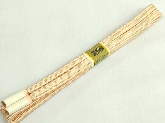 ■■■　サイズ　■■■ ■■■　商品詳細　■■■ 【正絹・未使用】 状態は特に目立ったシミ汚れなどもなく大変良い状態です。 大変上質な極上の逸品になります。 お安く出品致しますので、是非この機会にいかがでしょうか？ ■■■　注意事項　■■■ ■モニター発色の具合により色合いが異なる場合がございます。 ■寸法は多少の誤差が生じる場合がございますのでご了承ください。 ■縫込みの長さが左右非対称の場合は短い部分を記載しております。 左右非対称であってもご返品・お値引き等の保証は出来かねますので、ご了承の上ご購入をお願い致します。 ■シミ等のチェックには注意を払っておりますが、見落としがある場合もございますし、個人の見解も様々ですので神経質な方のご購入はお控えください。 ■箪笥に入っておりました着物や帯なので畳みシワや匂いがあるものもございます。 ■お休みは基本的に土日祝となりますが、その他臨時でお休みする場合がございますのでご了承ください。 ■商品の発送は平日のみの発送となります。 ■夜間と土曜、日曜日はお問い合わせの回答が遅れる場合がございます。 ■当店では、お直し、紋入れ、お手入れ等は承っておりません。 ■生地の状態（ヤケ、経年劣化等）によってはサイズ直しが出来ない場合がございます。 その点もどうかご了承のうえ、ご購入をお願いいたします。 ■弊社で取り扱う商品は一点ものにつき、時期や在庫状況に応じて金額が変更となる場合がございます。 ■検針は行っておりません。予めご了承いただきますようお願いいたします。 ■【洗える着物】と記載のある商品におきましては、商品お届け後に洗濯を行ってしまってからのご返品にはご対応しかねます。 念の為、専門店でのお手入れをお願いいたします。 ■着物のサイズ目安は下記を参考ください↓ ＜女性着物＞　お端折り次第で＋5?　−10?が着用可能サイズ 　例）身丈170?の場合、身長160?〜175? ＜男性着物＞　身丈＋約25?〜27?程が適応身長 　例）身丈155?の場合、身長180〜182?