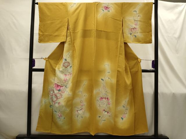 ■■■　サイズ　■■■ 身丈 149cm（肩から） 裄丈 66.5cm 袖丈 47.5cm　縫込み 5cm 袖幅 33.5cm 前幅 24cm 後幅 30.5cm 着物縫いこみ 内揚げ 7cm 裄 お袖側 約2cm　身頃側 約1.5cm ■■■　商品詳細　■■■ 【正絹】 状態は画像を添付しておりますので、そちらをご確認下さいますよう宜しくお願い致します。 大変上質な逸品になります。 お安く出品致しますので、是非この機会にいかがでしょうか？ ■■■　注意事項　■■■ ■モニター発色の具合により色合いが異なる場合がございます。 ■寸法は多少の誤差が生じる場合がございますのでご了承ください。 ■縫込みの長さが左右非対称の場合は短い部分を記載しております。 左右非対称であってもご返品・お値引き等の保証は出来かねますので、ご了承の上ご購入をお願い致します。 ■シミ等のチェックには注意を払っておりますが、見落としがある場合もございますし、個人の見解も様々ですので神経質な方のご購入はお控えください。 ■箪笥に入っておりました着物や帯なので畳みシワや匂いがあるものもございます。 ■お休みは基本的に土日祝となりますが、その他臨時でお休みする場合がございますのでご了承ください。 ■商品の発送は平日のみの発送となります。 ■夜間と土曜、日曜日はお問い合わせの回答が遅れる場合がございます。 ■当店では、お直し、紋入れ、お手入れ等は承っておりません。 ■生地の状態（ヤケ、経年劣化等）によってはサイズ直しが出来ない場合がございます。 その点もどうかご了承のうえ、ご購入をお願いいたします。 ■弊社で取り扱う商品は一点ものにつき、時期や在庫状況に応じて金額が変更となる場合がございます。 ■検針は行っておりません。予めご了承いただきますようお願いいたします。 ■【洗える着物】と記載のある商品におきましては、商品お届け後に洗濯を行ってしまってからのご返品にはご対応しかねます。 念の為、専門店でのお手入れをお願いいたします。 ■写真に写っている物が全てになります。それ以外の付属品はございませんのでご了承ください。 ■状態に関する写真につきましては、掲載可能な写真枚数に限りがあるため、各箇所につき1枚参考画像を掲載しております。 ■着物のサイズ目安は下記を参考ください↓ ＜女性着物＞　お端折り次第で＋5cm　－1cmが着用可能サイズ 　例）身丈170cmの場合、身長160cm～175cm ＜男性着物＞　身丈＋約25cm～27cm程が適応身長 　例）身丈155cmの場合、身長180～182cm