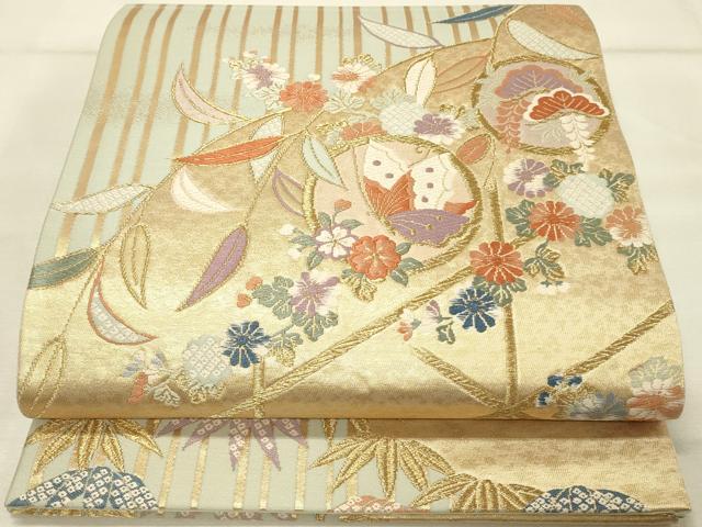 ■■■　サイズ　■■■ 長さ 434cm 幅 31cm程 ■■■　商品詳細　■■■ 【正絹】 詳細に関しましては、画像をご確認ください。 大変上質な逸品になります。 お安く出品致しますので、是非この機会にいかがでしょうか？ ■■■　注意事項　■■■ ■モニター発色の具合により色合いが異なる場合がございます。 ■寸法は多少の誤差が生じる場合がございますのでご了承ください。 ■縫込みの長さが左右非対称の場合は短い部分を記載しております。 左右非対称であってもご返品・お値引き等の保証は出来かねますので、ご了承の上ご購入をお願い致します。 ■シミ等のチェックには注意を払っておりますが、見落としがある場合もございますし、個人の見解も様々ですので神経質な方のご購入はお控えください。 ■箪笥に入っておりました着物や帯なので畳みシワや匂いがあるものもございます。 ■お休みは基本的に土日祝となりますが、その他臨時でお休みする場合がございますのでご了承ください。 ■商品の発送は平日のみの発送となります。 ■夜間と土曜、日曜日はお問い合わせの回答が遅れる場合がございます。 ■当店では、お直し、紋入れ、お手入れ等は承っておりません。 ■生地の状態（ヤケ、経年劣化等）によってはサイズ直しが出来ない場合がございます。 その点もどうかご了承のうえ、ご購入をお願いいたします。 ■弊社で取り扱う商品は一点ものにつき、時期や在庫状況に応じて金額が変更となる場合がございます。 ■検針は行っておりません。予めご了承いただきますようお願いいたします。 ■【洗える着物】と記載のある商品におきましては、商品お届け後に洗濯を行ってしまってからのご返品にはご対応しかねます。 念の為、専門店でのお手入れをお願いいたします。 ■着物のサイズ目安は下記を参考ください↓ ＜女性着物＞　お端折り次第で＋5cm　−1cmが着用可能サイズ 　例）身丈170cmの場合、身長160cm〜175cm ＜男性着物＞　身丈＋約25cm〜27cm程が適応身長 　例）身丈155cmの場合、身長180〜182cm