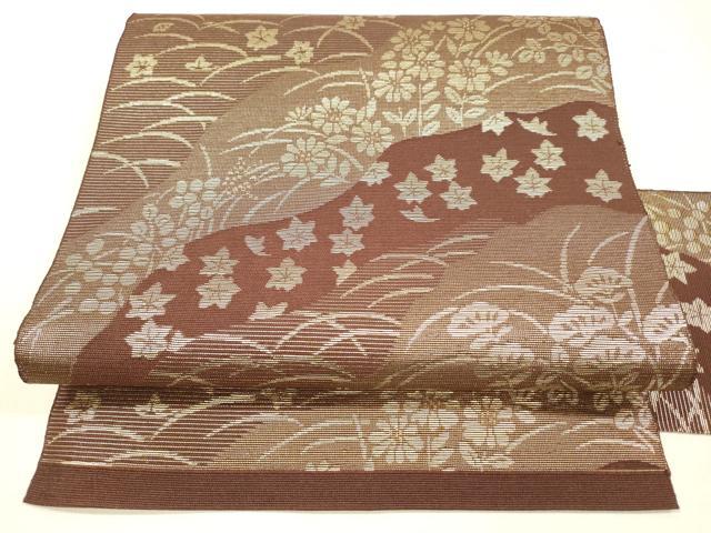 ■■■　サイズ　■■■ 長さ 374cm 幅 30cm程 ■■■　商品詳細　■■■ 【化繊】 状態は締めてはおりますが 特に目立ったシミ汚れなどもなく大変良い状態です。 お安く出品致しますので、是非この機会にいかがでしょうか？ ■■■　注意事項　■■■ ■モニター発色の具合により色合いが異なる場合がございます。 ■寸法は多少の誤差が生じる場合がございますのでご了承ください。 ■縫込みの長さが左右非対称の場合は短い部分を記載しております。 左右非対称であってもご返品・お値引き等の保証は出来かねますので、ご了承の上ご購入をお願い致します。 ■シミ等のチェックには注意を払っておりますが、見落としがある場合もございますし、個人の見解も様々ですので神経質な方のご購入はお控えください。 ■箪笥に入っておりました着物や帯なので畳みシワや匂いがあるものもございます。 ■お休みは基本的に土日祝となりますが、その他臨時でお休みする場合がございますのでご了承ください。 ■商品の発送は平日のみの発送となります。 ■夜間と土曜、日曜日はお問い合わせの回答が遅れる場合がございます。 ■当店では、お直し、紋入れ、お手入れ等は承っておりません。 ■生地の状態（ヤケ、経年劣化等）によってはサイズ直しが出来ない場合がございます。 その点もどうかご了承のうえ、ご購入をお願いいたします。 ■弊社で取り扱う商品は一点ものにつき、時期や在庫状況に応じて金額が変更となる場合がございます。 ■検針は行っておりません。予めご了承いただきますようお願いいたします。 ■【洗える着物】と記載のある商品におきましては、商品お届け後に洗濯を行ってしまってからのご返品にはご対応しかねます。 念の為、専門店でのお手入れをお願いいたします。 ■着物のサイズ目安は下記を参考ください↓ ＜女性着物＞　お端折り次第で＋5cm　−1cmが着用可能サイズ 　例）身丈170cmの場合、身長160cm〜175cm ＜男性着物＞　身丈＋約25cm〜27cm程が適応身長 　例）身丈155cmの場合、身長180〜182cm