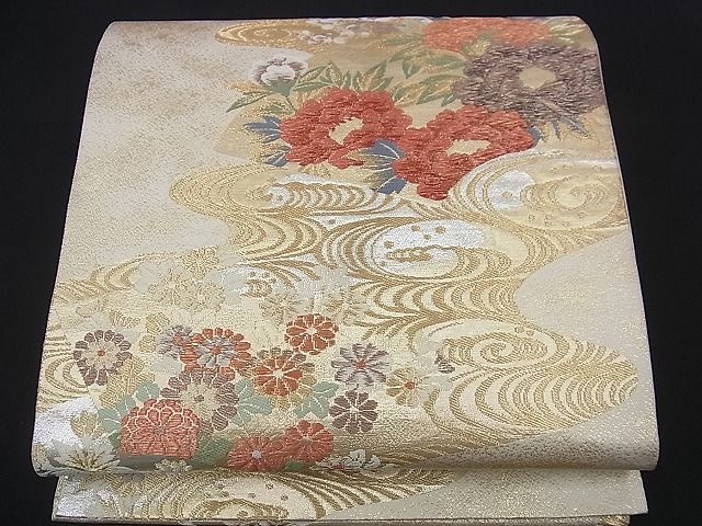 ■■■　サイズ　■■■ 長さ 424cm 幅 31cm程 ■■■　商品詳細　■■■ 【正絹・芯なし】状態は接写画像のように柄止まり・裏地に薄い汚れがございますがその他特に目立ったシミ汚れなどもなく大変良い状態です。着用時には見えない部分になりますのであまり気にならずお召になれるかと思います。大変上質な逸品になります。お安く出品致しますので、是非この機会にいかがでしょうか？※たれ先一部未かがりですが着用には問題ありません。 ■■■　注意事項　■■■ ■モニター発色の具合により色合いが異なる場合がございます。 ■寸法は多少の誤差が生じる場合がございますのでご了承ください。 ■縫込みの長さが左右非対称の場合は短い部分を記載しております。 左右非対称であってもご返品・お値引き等の保証は出来かねますので、ご了承の上ご購入をお願い致します。 ■シミ等のチェックには注意を払っておりますが、見落としがある場合もございますし、個人の見解も様々ですので神経質な方のご購入はお控えください。 ■箪笥に入っておりました着物や帯なので畳みシワや匂いがあるものもございます。 ■お休みは基本的に土日祝となりますが、その他臨時でお休みする場合がございますのでご了承ください。 ■商品の発送は平日のみの発送となります。 ■夜間と土曜、日曜日はお問い合わせの回答が遅れる場合がございます。 ■当店では、お直し、紋入れ、お手入れ等は承っておりません。 ■生地の状態（ヤケ、経年劣化等）によってはサイズ直しが出来ない場合がございます。 その点もどうかご了承のうえ、ご購入をお願いいたします。 ■弊社で取り扱う商品は一点ものにつき、時期や在庫状況に応じて金額が変更となる場合がございます。 ■検針は行っておりません。予めご了承いただきますようお願いいたします。 ■【洗える着物】と記載のある商品におきましては、商品お届け後に洗濯を行ってしまってからのご返品にはご対応しかねます。 念の為、専門店でのお手入れをお願いいたします。 ■着物のサイズ目安は下記を参考ください↓ ＜女性着物＞　お端折り次第で＋5cm　−1cmが着用可能サイズ 　例）身丈170cmの場合、身長160cm〜175cm ＜男性着物＞　身丈＋約25cm〜27cm程が適応身長 　例）身丈155cmの場合、身長180〜182cm
