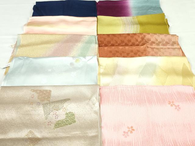 ■■■　商品詳細　■■■ 【正絹・未使用】 状態は特に目立ったシミ汚れなどもなく大変良い状態です。 大変上質な逸品になります。 お安く出品致しますので、是非この機会にいかがでしょうか？ ■■■　注意事項　■■■ ■モニター発色の具合により色合いが異なる場合がございます。 ■寸法は多少の誤差が生じる場合がございますのでご了承ください。 ■縫込みの長さが左右非対称の場合は短い部分を記載しております。 左右非対称であってもご返品・お値引き等の保証は出来かねますので、ご了承の上ご購入をお願い致します。 ■シミ等のチェックには注意を払っておりますが、見落としがある場合もございますし、個人の見解も様々ですので神経質な方のご購入はお控えください。 ■箪笥に入っておりました着物や帯なので畳みシワや匂いがあるものもございます。 ■お休みは基本的に土日祝となりますが、その他臨時でお休みする場合がございますのでご了承ください。 ■商品の発送は平日のみの発送となります。 ■夜間と土曜、日曜日はお問い合わせの回答が遅れる場合がございます。 ■当店では、お直し、紋入れ、お手入れ等は承っておりません。 ■生地の状態（ヤケ、経年劣化等）によってはサイズ直しが出来ない場合がございます。 その点もどうかご了承のうえ、ご購入をお願いいたします。 ■弊社で取り扱う商品は一点ものにつき、時期や在庫状況に応じて金額が変更となる場合がございます。 ■検針は行っておりません。予めご了承いただきますようお願いいたします。 ■【洗える着物】と記載のある商品におきましては、商品お届け後に洗濯を行ってしまってからのご返品にはご対応しかねます。 念の為、専門店でのお手入れをお願いいたします。 ■写真に写っている物が全てになります。それ以外の付属品はございませんのでご了承ください。 ■状態に関する写真につきましては、掲載可能な写真枚数に限りがあるため、各箇所につき1枚参考画像を掲載しております。 ■着物のサイズ目安は下記を参考ください↓ ＜女性着物＞　お端折り次第で＋5cm　－1cmが着用可能サイズ 　例）身丈170cmの場合、身長160cm～175cm ＜男性着物＞　身丈＋約25cm～27cm程が適応身長 　例）身丈155cmの場合、身長180～182cm