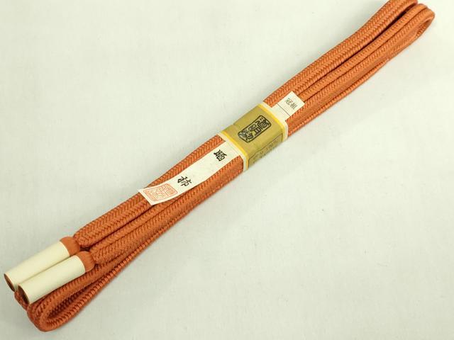 ■■■　サイズ　■■■ ■■■　商品詳細　■■■ 【正絹・未使用】 状態は特に目立ったシミ汚れなどもなく大変良い状態です。 大変上質な極上の逸品になります。 お安く出品致しますので、是非この機会にいかがでしょうか？ ■■■　注意事項　■■■ ■モニター発色の具合により色合いが異なる場合がございます。 ■寸法は多少の誤差が生じる場合がございますのでご了承ください。 ■縫込みの長さが左右非対称の場合は短い部分を記載しております。 左右非対称であってもご返品・お値引き等の保証は出来かねますので、ご了承の上ご購入をお願い致します。 ■シミ等のチェックには注意を払っておりますが、見落としがある場合もございますし、個人の見解も様々ですので神経質な方のご購入はお控えください。 ■箪笥に入っておりました着物や帯なので畳みシワや匂いがあるものもございます。 ■お休みは基本的に土日祝となりますが、その他臨時でお休みする場合がございますのでご了承ください。 ■商品の発送は平日のみの発送となります。 ■夜間と土曜、日曜日はお問い合わせの回答が遅れる場合がございます。 ■当店では、お直し、紋入れ、お手入れ等は承っておりません。 ■生地の状態（ヤケ、経年劣化等）によってはサイズ直しが出来ない場合がございます。 その点もどうかご了承のうえ、ご購入をお願いいたします。 ■弊社で取り扱う商品は一点ものにつき、時期や在庫状況に応じて金額が変更となる場合がございます。 ■検針は行っておりません。予めご了承いただきますようお願いいたします。 ■【洗える着物】と記載のある商品におきましては、商品お届け後に洗濯を行ってしまってからのご返品にはご対応しかねます。 念の為、専門店でのお手入れをお願いいたします。 ■着物のサイズ目安は下記を参考ください↓ ＜女性着物＞　お端折り次第で＋5?　−10?が着用可能サイズ 　例）身丈170?の場合、身長160?〜175? ＜男性着物＞　身丈＋約25?〜27?程が適応身長 　例）身丈155?の場合、身長180〜182?