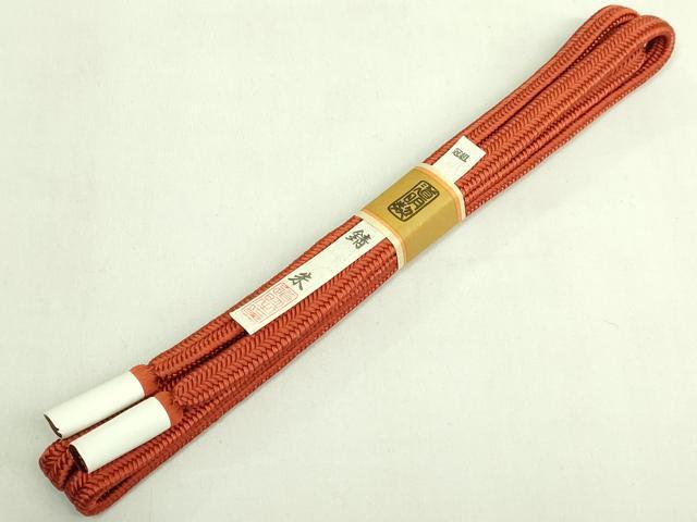 ■■■　サイズ　■■■ ■■■　商品詳細　■■■ 【正絹・未使用】 状態は特に目立ったシミ汚れなどもなく大変良い状態です。 大変上質な極上の逸品になります。 お安く出品致しますので、是非この機会にいかがでしょうか？ ■■■　注意事項　■■■ ■モニター発色の具合により色合いが異なる場合がございます。 ■寸法は多少の誤差が生じる場合がございますのでご了承ください。 ■縫込みの長さが左右非対称の場合は短い部分を記載しております。 左右非対称であってもご返品・お値引き等の保証は出来かねますので、ご了承の上ご購入をお願い致します。 ■シミ等のチェックには注意を払っておりますが、見落としがある場合もございますし、個人の見解も様々ですので神経質な方のご購入はお控えください。 ■箪笥に入っておりました着物や帯なので畳みシワや匂いがあるものもございます。 ■お休みは基本的に土日祝となりますが、その他臨時でお休みする場合がございますのでご了承ください。 ■商品の発送は平日のみの発送となります。 ■夜間と土曜、日曜日はお問い合わせの回答が遅れる場合がございます。 ■当店では、お直し、紋入れ、お手入れ等は承っておりません。 ■生地の状態（ヤケ、経年劣化等）によってはサイズ直しが出来ない場合がございます。 その点もどうかご了承のうえ、ご購入をお願いいたします。 ■弊社で取り扱う商品は一点ものにつき、時期や在庫状況に応じて金額が変更となる場合がございます。 ■検針は行っておりません。予めご了承いただきますようお願いいたします。 ■【洗える着物】と記載のある商品におきましては、商品お届け後に洗濯を行ってしまってからのご返品にはご対応しかねます。 念の為、専門店でのお手入れをお願いいたします。 ■着物のサイズ目安は下記を参考ください↓ ＜女性着物＞　お端折り次第で＋5?　−10?が着用可能サイズ 　例）身丈170?の場合、身長160?〜175? ＜男性着物＞　身丈＋約25?〜27?程が適応身長 　例）身丈155?の場合、身長180〜182?