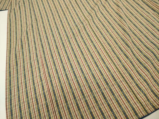 ■■■　サイズ　■■■ 身丈 155.5cm（肩から） 裄丈 62.5cm 袖丈 48cm　縫込み 4.5cm 袖幅 32.5cm 前幅 24.5cm 後幅 30.5cm 着物縫いこみ 内揚げ 2cm 裄 お袖側 約3.5cm　身頃側 約4cm ■■■　商品詳細　■■■ 【正絹】 状態は画像を添付しておりますので、そちらをご確認下さいますよう宜しくお願い致します。 大変上質な逸品になります。 お安く出品致しますので、是非この機会にいかがでしょうか？ ■■■　注意事項　■■■ ■モニター発色の具合により色合いが異なる場合がございます。 ■寸法は多少の誤差が生じる場合がございますのでご了承ください。 ■縫込みの長さが左右非対称の場合は短い部分を記載しております。 左右非対称であってもご返品・お値引き等の保証は出来かねますので、ご了承の上ご購入をお願い致します。 ■シミ等のチェックには注意を払っておりますが、見落としがある場合もございますし、個人の見解も様々ですので神経質な方のご購入はお控えください。 ■箪笥に入っておりました着物や帯なので畳みシワや匂いがあるものもございます。 ■お休みは基本的に土日祝となりますが、その他臨時でお休みする場合がございますのでご了承ください。 ■商品の発送は平日のみの発送となります。 ■夜間と土曜、日曜日はお問い合わせの回答が遅れる場合がございます。 ■当店では、お直し、紋入れ、お手入れ等は承っておりません。 ■生地の状態（ヤケ、経年劣化等）によってはサイズ直しが出来ない場合がございます。 その点もどうかご了承のうえ、ご購入をお願いいたします。 ■弊社で取り扱う商品は一点ものにつき、時期や在庫状況に応じて金額が変更となる場合がございます。 ■検針は行っておりません。予めご了承いただきますようお願いいたします。 ■【洗える着物】と記載のある商品におきましては、商品お届け後に洗濯を行ってしまってからのご返品にはご対応しかねます。 念の為、専門店でのお手入れをお願いいたします。 ■着物のサイズ目安は下記を参考ください↓ ＜女性着物＞　お端折り次第で＋5cm　−1cmが着用可能サイズ 　例）身丈170cmの場合、身長160cm〜175cm ＜男性着物＞　身丈＋約25cm〜27cm程が適応身長 　例）身丈155cmの場合、身長180〜182cm