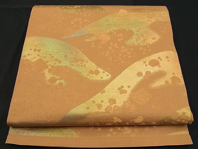 ■■■　サイズ　■■■ 長さ 428cm 幅 31cm程 ■■■　商品詳細　■■■ 【正絹】 状態は締めてはおりますが 特に目立ったシミ汚れなどもなく大変良い状態です。 大変上質な逸品になります。 お安く出品致しますので、是非この機会にいかがでしょうか？ ■■■　注意事項　■■■ ■モニター発色の具合により色合いが異なる場合がございます。 ■寸法は多少の誤差が生じる場合がございますのでご了承ください。 ■縫込みの長さが左右非対称の場合は短い部分を記載しております。 左右非対称であってもご返品・お値引き等の保証は出来かねますので、ご了承の上ご購入をお願い致します。 ■シミ等のチェックには注意を払っておりますが、見落としがある場合もございますし、個人の見解も様々ですので神経質な方のご購入はお控えください。 ■箪笥に入っておりました着物や帯なので畳みシワや匂いがあるものもございます。 ■お休みは基本的に土日祝となりますが、その他臨時でお休みする場合がございますのでご了承ください。 ■商品の発送は平日のみの発送となります。 ■夜間と土曜、日曜日はお問い合わせの回答が遅れる場合がございます。 ■当店では、お直し、紋入れ、お手入れ等は承っておりません。 ■生地の状態（ヤケ、経年劣化等）によってはサイズ直しが出来ない場合がございます。 その点もどうかご了承のうえ、ご購入をお願いいたします。 ■弊社で取り扱う商品は一点ものにつき、時期や在庫状況に応じて金額が変更となる場合がございます。 ■検針は行っておりません。予めご了承いただきますようお願いいたします。 ■【洗える着物】と記載のある商品におきましては、商品お届け後に洗濯を行ってしまってからのご返品にはご対応しかねます。 念の為、専門店でのお手入れをお願いいたします。 ■着物のサイズ目安は下記を参考ください↓ ＜女性着物＞　お端折り次第で＋5cm　−1cmが着用可能サイズ 　例）身丈170cmの場合、身長160cm〜175cm ＜男性着物＞　身丈＋約25cm〜27cm程が適応身長 　例）身丈155cmの場合、身長180〜182cm