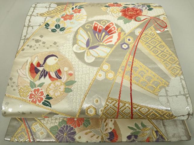 ■■■　サイズ　■■■ 長さ 428cm 幅 30cm程 ■■■　商品詳細　■■■ 【正絹】 詳細に関しましては、画像をご確認ください。 大変上質な逸品になります。 お安く出品致しますので、是非この機会にいかがでしょうか？ ※汚れ等に関しましては、着用時には見えない部分になるかと思いますのであまり気にならずお召になれるかと思います。 ■■■　注意事項　■■■ ■モニター発色の具合により色合いが異なる場合がございます。 ■寸法は多少の誤差が生じる場合がございますのでご了承ください。 ■縫込みの長さが左右非対称の場合は短い部分を記載しております。 左右非対称であってもご返品・お値引き等の保証は出来かねますので、ご了承の上ご購入をお願い致します。 ■シミ等のチェックには注意を払っておりますが、見落としがある場合もございますし、個人の見解も様々ですので神経質な方のご購入はお控えください。 ■箪笥に入っておりました着物や帯なので畳みシワや匂いがあるものもございます。 ■お休みは基本的に土日祝となりますが、その他臨時でお休みする場合がございますのでご了承ください。 ■商品の発送は平日のみの発送となります。 ■夜間と土曜、日曜日はお問い合わせの回答が遅れる場合がございます。 ■当店では、お直し、紋入れ、お手入れ等は承っておりません。 ■生地の状態（ヤケ、経年劣化等）によってはサイズ直しが出来ない場合がございます。 その点もどうかご了承のうえ、ご購入をお願いいたします。 ■弊社で取り扱う商品は一点ものにつき、時期や在庫状況に応じて金額が変更となる場合がございます。 ■検針は行っておりません。予めご了承いただきますようお願いいたします。 ■【洗える着物】と記載のある商品におきましては、商品お届け後に洗濯を行ってしまってからのご返品にはご対応しかねます。 念の為、専門店でのお手入れをお願いいたします。 ■着物のサイズ目安は下記を参考ください↓ ＜女性着物＞　お端折り次第で＋5cm　−1cmが着用可能サイズ 　例）身丈170cmの場合、身長160cm〜175cm ＜男性着物＞　身丈＋約25cm〜27cm程が適応身長 　例）身丈155cmの場合、身長180〜182cm