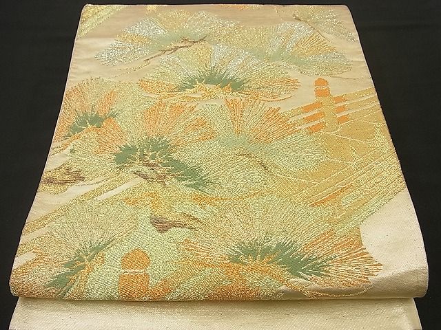 ■■■　サイズ　■■■ 長さ 434cm 幅 30.5cm程 ■■■　商品詳細　■■■ 【正絹・芯なし】状態は接写画像のように表地所々・裏地所々に薄いアクがございますがその他特に目立ったシミ汚れなどもなく大変良い状態です。大変上質な逸品になりますのでぜひお手入れをされてお召しになられてはいかがでしょうか。お安く出品致しますので、是非この機会にいかがでしょうか？ ■■■　注意事項　■■■ ■モニター発色の具合により色合いが異なる場合がございます。 ■寸法は多少の誤差が生じる場合がございますのでご了承ください。 ■縫込みの長さが左右非対称の場合は短い部分を記載しております。 左右非対称であってもご返品・お値引き等の保証は出来かねますので、ご了承の上ご購入をお願い致します。 ■シミ等のチェックには注意を払っておりますが、見落としがある場合もございますし、個人の見解も様々ですので神経質な方のご購入はお控えください。 ■箪笥に入っておりました着物や帯なので畳みシワや匂いがあるものもございます。 ■お休みは基本的に土日祝となりますが、その他臨時でお休みする場合がございますのでご了承ください。 ■商品の発送は平日のみの発送となります。 ■夜間と土曜、日曜日はお問い合わせの回答が遅れる場合がございます。 ■当店では、お直し、紋入れ、お手入れ等は承っておりません。 ■生地の状態（ヤケ、経年劣化等）によってはサイズ直しが出来ない場合がございます。 その点もどうかご了承のうえ、ご購入をお願いいたします。 ■弊社で取り扱う商品は一点ものにつき、時期や在庫状況に応じて金額が変更となる場合がございます。 ■検針は行っておりません。予めご了承いただきますようお願いいたします。 ■【洗える着物】と記載のある商品におきましては、商品お届け後に洗濯を行ってしまってからのご返品にはご対応しかねます。 念の為、専門店でのお手入れをお願いいたします。 ■着物のサイズ目安は下記を参考ください↓ ＜女性着物＞　お端折り次第で＋5cm　−1cmが着用可能サイズ 　例）身丈170cmの場合、身長160cm〜175cm ＜男性着物＞　身丈＋約25cm〜27cm程が適応身長 　例）身丈155cmの場合、身長180〜182cm
