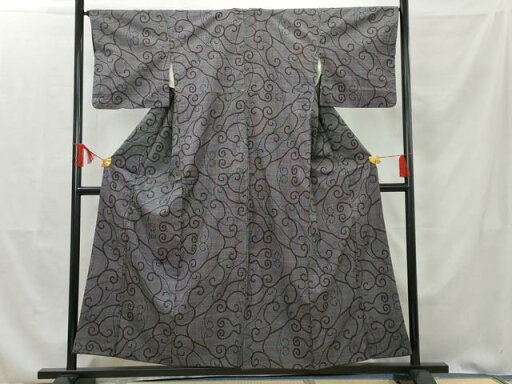 平和屋着物■本場大島紬 7マルキ 唐草文 黒地 正絹 逸品 AAAS8777nf 平和屋着物■本場大島紬 7マルキ 唐草文 黒地 正絹 逸品 AAAS8777nf