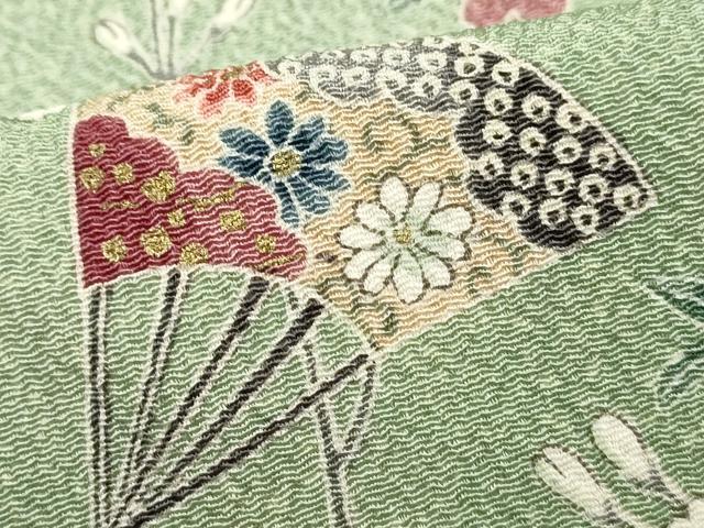 ■■■　サイズ　■■■ 身丈 163cm（肩から） 裄丈 66cm 袖丈 48cm　縫込み 6cm 袖幅 34cm 前幅 23cm 後幅 29cm 着物縫いこみ 内揚げ 4cm 裄 お袖側 約0cm　身頃側 約2cm ■■■　商品詳細　■■■ 【正絹】 状態は特に目立ったシミ汚れなどもなく大変良い状態です。 大変上質な逸品になります。 お安く出品致しますので、是非この機会にいかがでしょうか？ ■■■　注意事項　■■■ ■モニター発色の具合により色合いが異なる場合がございます。 ■寸法は多少の誤差が生じる場合がございますのでご了承ください。 ■縫込みの長さが左右非対称の場合は短い部分を記載しております。 左右非対称であってもご返品・お値引き等の保証は出来かねますので、ご了承の上ご購入をお願い致します。 ■シミ等のチェックには注意を払っておりますが、見落としがある場合もございますし、個人の見解も様々ですので神経質な方のご購入はお控えください。 ■箪笥に入っておりました着物や帯なので畳みシワや匂いがあるものもございます。 ■お休みは基本的に土日祝となりますが、その他臨時でお休みする場合がございますのでご了承ください。 ■商品の発送は平日のみの発送となります。 ■夜間と土曜、日曜日はお問い合わせの回答が遅れる場合がございます。 ■当店では、お直し、紋入れ、お手入れ等は承っておりません。 ■生地の状態（ヤケ、経年劣化等）によってはサイズ直しが出来ない場合がございます。 その点もどうかご了承のうえ、ご購入をお願いいたします。 ■弊社で取り扱う商品は一点ものにつき、時期や在庫状況に応じて金額が変更となる場合がございます。 ■検針は行っておりません。予めご了承いただきますようお願いいたします。 ■【洗える着物】と記載のある商品におきましては、商品お届け後に洗濯を行ってしまってからのご返品にはご対応しかねます。 念の為、専門店でのお手入れをお願いいたします。 ■着物のサイズ目安は下記を参考ください↓ ＜女性着物＞　お端折り次第で＋5cm　−1cmが着用可能サイズ 　例）身丈170cmの場合、身長160cm〜175cm ＜男性着物＞　身丈＋約25cm〜27cm程が適応身長 　例）身丈155cmの場合、身長180〜182cm