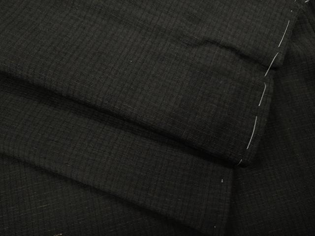 ■■■　サイズ　■■■ 身丈 132cm（肩から） 裄丈 66.5cm 袖丈 48cm　縫込み 2cm 袖幅 33.5cm 前幅 25cm 後幅 30cm 着物縫いこみ 内揚げ 7cm 裄 お袖側 約0cm　身頃側 約0cm ■■■　商品詳細　■■■ 【正絹・未使用】 状態は接写画像のように左袖に糸解けがございますが その他特に目立ったシミ汚れなどもなく大変良い状態です。 大変上質な逸品になります。 お安く出品致しますので、是非この機会にいかがでしょうか？ ■■■　注意事項　■■■ ■モニター発色の具合により色合いが異なる場合がございます。 ■寸法は多少の誤差が生じる場合がございますのでご了承ください。 ■縫込みの長さが左右非対称の場合は短い部分を記載しております。 左右非対称であってもご返品・お値引き等の保証は出来かねますので、ご了承の上ご購入をお願い致します。 ■シミ等のチェックには注意を払っておりますが、見落としがある場合もございますし、個人の見解も様々ですので神経質な方のご購入はお控えください。 ■箪笥に入っておりました着物や帯なので畳みシワや匂いがあるものもございます。 ■お休みは基本的に土日祝となりますが、その他臨時でお休みする場合がございますのでご了承ください。 ■商品の発送は平日のみの発送となります。 ■夜間と土曜、日曜日はお問い合わせの回答が遅れる場合がございます。 ■当店では、お直し、紋入れ、お手入れ等は承っておりません。 ■生地の状態（ヤケ、経年劣化等）によってはサイズ直しが出来ない場合がございます。 その点もどうかご了承のうえ、ご購入をお願いいたします。 ■弊社で取り扱う商品は一点ものにつき、時期や在庫状況に応じて金額が変更となる場合がございます。 ■検針は行っておりません。予めご了承いただきますようお願いいたします。 ■【洗える着物】と記載のある商品におきましては、商品お届け後に洗濯を行ってしまってからのご返品にはご対応しかねます。 念の為、専門店でのお手入れをお願いいたします。 ■着物のサイズ目安は下記を参考ください↓ ＜女性着物＞　お端折り次第で＋5cm　−1cmが着用可能サイズ 　例）身丈170cmの場合、身長160cm〜175cm ＜男性着物＞　身丈＋約25cm〜27cm程が適応身長 　例）身丈155cmの場合、身長180〜182cm