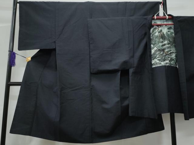 ■■■　サイズ　■■■ 【着物】 身丈 129cm（肩から） 裄丈 66cm 袖丈 47.5cm　縫込み 0cm 袖幅 33.5cm 前幅 22cm 後幅 29cm 着物縫いこみ 内揚げ 4cm 裄 お袖側 約1cm　身頃側 約2cm 【羽織】 身丈 87.5cm（肩から） 裄丈 67.5cm 袖丈 49cm　縫込み 0cm 袖幅 34cm 前幅 22.5cm 後幅 34cm 裄 お袖側 約1.5cm　身頃側 約1cm ■■■　商品詳細　■■■ 【正絹】 状態は画像を添付しておりますので、そちらをご確認下さいますよう宜しくお願い致します。 大変上質な逸品になりますのでぜひお手入れをされてお召しになられてはいかがでしょうか。 お安く出品致しますので、是非この機会にいかがでしょうか？ ■■■　注意事項　■■■ ■モニター発色の具合により色合いが異なる場合がございます。 ■寸法は多少の誤差が生じる場合がございますのでご了承ください。 ■縫込みの長さが左右非対称の場合は短い部分を記載しております。 左右非対称であってもご返品・お値引き等の保証は出来かねますので、ご了承の上ご購入をお願い致します。 ■シミ等のチェックには注意を払っておりますが、見落としがある場合もございますし、個人の見解も様々ですので神経質な方のご購入はお控えください。 ■箪笥に入っておりました着物や帯なので畳みシワや匂いがあるものもございます。 ■お休みは基本的に土日祝となりますが、その他臨時でお休みする場合がございますのでご了承ください。 ■商品の発送は平日のみの発送となります。 ■夜間と土曜、日曜日はお問い合わせの回答が遅れる場合がございます。 ■当店では、お直し、紋入れ、お手入れ等は承っておりません。 ■生地の状態（ヤケ、経年劣化等）によってはサイズ直しが出来ない場合がございます。 その点もどうかご了承のうえ、ご購入をお願いいたします。 ■弊社で取り扱う商品は一点ものにつき、時期や在庫状況に応じて金額が変更となる場合がございます。 ■検針は行っておりません。予めご了承いただきますようお願いいたします。 ■【洗える着物】と記載のある商品におきましては、商品お届け後に洗濯を行ってしまってからのご返品にはご対応しかねます。 念の為、専門店でのお手入れをお願いいたします。 ■着物のサイズ目安は下記を参考ください↓ ＜女性着物＞　お端折り次第で＋5cm　−1cmが着用可能サイズ 　例）身丈170cmの場合、身長160cm〜175cm ＜男性着物＞　身丈＋約25cm〜27cm程が適応身長 　例）身丈155cmの場合、身長180〜182cm