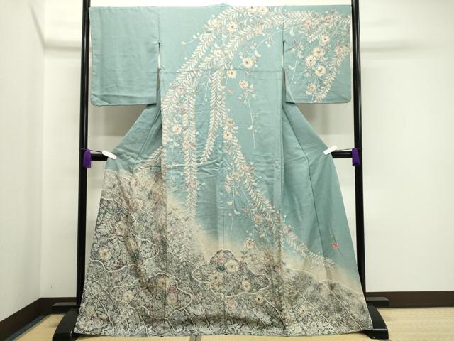 ■■■　サイズ　■■■ 身丈 169.5cm（肩から） 裄丈 67.5cm 袖丈 52cm　縫込み 2cm 袖幅 34.5cm 前幅 25cm 後幅 29.5cm 着物縫いこみ 内揚げ 2cm 裄 お袖側 約2.5cm　身頃側 約3.5cm ■■■　商品詳細　■■■ 【正絹・バチ衿】 状態は接写画像のように右袖・袖口内側・胴裏に薄い汚れがございますが その他特に目立ったシミ汚れなどもなく大変良い状態です。 今や幻の染、辻ヶ花作家として、久保田一竹と並ぶ 不動の地位を確立した吉乃一廉氏。 その高度な絞りの技術とセンスあふれる独特の意匠は、 「一廉辻ヶ花」として世に広く知られています。 大変上質な逸品になります。 お安く出品致しますので、是非この機会にいかがでしょうか？ ■■■　注意事項　■■■ ■モニター発色の具合により色合いが異なる場合がございます。 ■寸法は多少の誤差が生じる場合がございますのでご了承ください。 ■縫込みの長さが左右非対称の場合は短い部分を記載しております。 左右非対称であってもご返品・お値引き等の保証は出来かねますので、ご了承の上ご購入をお願い致します。 ■シミ等のチェックには注意を払っておりますが、見落としがある場合もございますし、個人の見解も様々ですので神経質な方のご購入はお控えください。 ■箪笥に入っておりました着物や帯なので畳みシワや匂いがあるものもございます。 ■お休みは基本的に土日祝となりますが、その他臨時でお休みする場合がございますのでご了承ください。 ■商品の発送は平日のみの発送となります。 ■夜間と土曜、日曜日はお問い合わせの回答が遅れる場合がございます。 ■当店では、お直し、紋入れ、お手入れ等は承っておりません。 ■生地の状態（ヤケ、経年劣化等）によってはサイズ直しが出来ない場合がございます。 その点もどうかご了承のうえ、ご購入をお願いいたします。 ■弊社で取り扱う商品は一点ものにつき、時期や在庫状況に応じて金額が変更となる場合がございます。 ■検針は行っておりません。予めご了承いただきますようお願いいたします。 ■【洗える着物】と記載のある商品におきましては、商品お届け後に洗濯を行ってしまってからのご返品にはご対応しかねます。 念の為、専門店でのお手入れをお願いいたします。 ■着物のサイズ目安は下記を参考ください↓ ＜女性着物＞　お端折り次第で＋5?　−10?が着用可能サイズ 　例）身丈170?の場合、身長160?〜175? ＜男性着物＞　身丈＋約25?〜27?程が適応身長 　例）身丈155?の場合、身長180〜182?