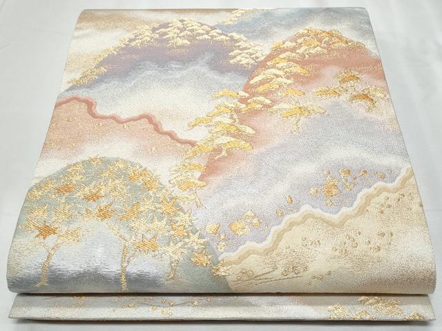 ■■■　サイズ　■■■ 長さ 436cm 幅 31cm程 ■■■　商品詳細　■■■ 【正絹】 詳細に関しましては、画像をご確認ください。 大変上質な逸品になります。 お安く出品致しますので、是非この機会にいかがでしょうか？ ■■■　注意事項　■■■ ■モニター発色の具合により色合いが異なる場合がございます。 ■寸法は多少の誤差が生じる場合がございますのでご了承ください。 ■縫込みの長さが左右非対称の場合は短い部分を記載しております。 左右非対称であってもご返品・お値引き等の保証は出来かねますので、ご了承の上ご購入をお願い致します。 ■シミ等のチェックには注意を払っておりますが、見落としがある場合もございますし、個人の見解も様々ですので神経質な方のご購入はお控えください。 ■箪笥に入っておりました着物や帯なので畳みシワや匂いがあるものもございます。 ■お休みは基本的に土日祝となりますが、その他臨時でお休みする場合がございますのでご了承ください。 ■商品の発送は平日のみの発送となります。 ■夜間と土曜、日曜日はお問い合わせの回答が遅れる場合がございます。 ■当店では、お直し、紋入れ、お手入れ等は承っておりません。 ■生地の状態（ヤケ、経年劣化等）によってはサイズ直しが出来ない場合がございます。 その点もどうかご了承のうえ、ご購入をお願いいたします。 ■弊社で取り扱う商品は一点ものにつき、時期や在庫状況に応じて金額が変更となる場合がございます。 ■検針は行っておりません。予めご了承いただきますようお願いいたします。 ■【洗える着物】と記載のある商品におきましては、商品お届け後に洗濯を行ってしまってからのご返品にはご対応しかねます。 念の為、専門店でのお手入れをお願いいたします。 ■着物のサイズ目安は下記を参考ください↓ ＜女性着物＞　お端折り次第で＋5cm　−1cmが着用可能サイズ 　例）身丈170cmの場合、身長160cm〜175cm ＜男性着物＞　身丈＋約25cm〜27cm程が適応身長 　例）身丈155cmの場合、身長180〜182cm