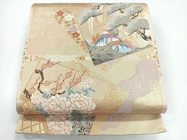 ■■■　サイズ　■■■ 長さ 420cm 幅 30.5cm程 ■■■　商品詳細　■■■ 【正絹】 詳細に関しましては、画像をご確認ください。 大変上質な逸品になります。 お安く出品致しますので、是非この機会にいかがでしょうか？ ※汚れ等に関しましては、着用時には見えない部分になるかと思いますのであまり気にならずお召になれるかと思います。 ※たれ先未かがりですが着用には問題ありません。 ■■■　注意事項　■■■ ■モニター発色の具合により色合いが異なる場合がございます。 ■寸法は多少の誤差が生じる場合がございますのでご了承ください。 ■縫込みの長さが左右非対称の場合は短い部分を記載しております。 左右非対称であってもご返品・お値引き等の保証は出来かねますので、ご了承の上ご購入をお願い致します。 ■シミ等のチェックには注意を払っておりますが、見落としがある場合もございますし、個人の見解も様々ですので神経質な方のご購入はお控えください。 ■箪笥に入っておりました着物や帯なので畳みシワや匂いがあるものもございます。 ■お休みは基本的に土日祝となりますが、その他臨時でお休みする場合がございますのでご了承ください。 ■商品の発送は平日のみの発送となります。 ■夜間と土曜、日曜日はお問い合わせの回答が遅れる場合がございます。 ■当店では、お直し、紋入れ、お手入れ等は承っておりません。 ■生地の状態（ヤケ、経年劣化等）によってはサイズ直しが出来ない場合がございます。 その点もどうかご了承のうえ、ご購入をお願いいたします。 ■弊社で取り扱う商品は一点ものにつき、時期や在庫状況に応じて金額が変更となる場合がございます。 ■検針は行っておりません。予めご了承いただきますようお願いいたします。 ■【洗える着物】と記載のある商品におきましては、商品お届け後に洗濯を行ってしまってからのご返品にはご対応しかねます。 念の為、専門店でのお手入れをお願いいたします。 ■着物のサイズ目安は下記を参考ください↓ ＜女性着物＞　お端折り次第で＋5cm　−1cmが着用可能サイズ 　例）身丈170cmの場合、身長160cm〜175cm ＜男性着物＞　身丈＋約25cm〜27cm程が適応身長 　例）身丈155cmの場合、身長180〜182cm
