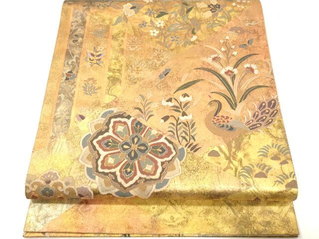 ■■■　サイズ　■■■ 長さ 434cm 幅 31cm程 ■■■　商品詳細　■■■ 【正絹・芯なし】 状態は接写画像のように 柄止まりに薄い汚れがございますが その他特に目立ったシミ汚れなどもなく大変良い状態です。 大変上質な逸品になります。 お安く出品致しますので、是非この機会にいかがでしょうか？ ※汚れ等に関しましては、着用時には見えない部分になるかと思いますのであまり気にならずお召になれるかと思います。 ■■■　注意事項　■■■ ■モニター発色の具合により色合いが異なる場合がございます。 ■寸法は多少の誤差が生じる場合がございますのでご了承ください。 ■縫込みの長さが左右非対称の場合は短い部分を記載しております。 左右非対称であってもご返品・お値引き等の保証は出来かねますので、ご了承の上ご購入をお願い致します。 ■シミ等のチェックには注意を払っておりますが、見落としがある場合もございますし、個人の見解も様々ですので神経質な方のご購入はお控えください。 ■箪笥に入っておりました着物や帯なので畳みシワや匂いがあるものもございます。 ■お休みは基本的に土日祝となりますが、その他臨時でお休みする場合がございますのでご了承ください。 ■商品の発送は平日のみの発送となります。 ■夜間と土曜、日曜日はお問い合わせの回答が遅れる場合がございます。 ■当店では、お直し、紋入れ、お手入れ等は承っておりません。 ■生地の状態（ヤケ、経年劣化等）によってはサイズ直しが出来ない場合がございます。 その点もどうかご了承のうえ、ご購入をお願いいたします。 ■弊社で取り扱う商品は一点ものにつき、時期や在庫状況に応じて金額が変更となる場合がございます。 ■検針は行っておりません。予めご了承いただきますようお願いいたします。 ■【洗える着物】と記載のある商品におきましては、商品お届け後に洗濯を行ってしまってからのご返品にはご対応しかねます。 念の為、専門店でのお手入れをお願いいたします。 ■着物のサイズ目安は下記を参考ください↓ ＜女性着物＞　お端折り次第で＋5cm　−1cmが着用可能サイズ 　例）身丈170cmの場合、身長160cm〜175cm ＜男性着物＞　身丈＋約25cm〜27cm程が適応身長 　例）身丈155cmの場合、身長180〜182cm