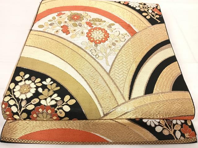 ■■■　サイズ　■■■ 長さ 416cm 幅 30.5cm程 ■■■　商品詳細　■■■ 【正絹・芯なし】 詳細に関しましては、画像をご確認ください。 大変上質な逸品になります。 お安く出品致しますので、是非この機会にいかがでしょうか？ ■■■　注意事項　■■■ ■モニター発色の具合により色合いが異なる場合がございます。 ■寸法は多少の誤差が生じる場合がございますのでご了承ください。 ■縫込みの長さが左右非対称の場合は短い部分を記載しております。 左右非対称であってもご返品・お値引き等の保証は出来かねますので、ご了承の上ご購入をお願い致します。 ■シミ等のチェックには注意を払っておりますが、見落としがある場合もございますし、個人の見解も様々ですので神経質な方のご購入はお控えください。 ■箪笥に入っておりました着物や帯なので畳みシワや匂いがあるものもございます。 ■お休みは基本的に土日祝となりますが、その他臨時でお休みする場合がございますのでご了承ください。 ■商品の発送は平日のみの発送となります。 ■夜間と土曜、日曜日はお問い合わせの回答が遅れる場合がございます。 ■当店では、お直し、紋入れ、お手入れ等は承っておりません。 ■生地の状態（ヤケ、経年劣化等）によってはサイズ直しが出来ない場合がございます。 その点もどうかご了承のうえ、ご購入をお願いいたします。 ■弊社で取り扱う商品は一点ものにつき、時期や在庫状況に応じて金額が変更となる場合がございます。 ■検針は行っておりません。予めご了承いただきますようお願いいたします。 ■【洗える着物】と記載のある商品におきましては、商品お届け後に洗濯を行ってしまってからのご返品にはご対応しかねます。 念の為、専門店でのお手入れをお願いいたします。 ■着物のサイズ目安は下記を参考ください↓ ＜女性着物＞　お端折り次第で＋5cm　−1cmが着用可能サイズ 　例）身丈170cmの場合、身長160cm〜175cm ＜男性着物＞　身丈＋約25cm〜27cm程が適応身長 　例）身丈155cmの場合、身長180〜182cm