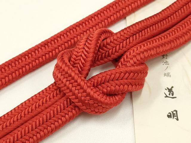 ■■■　サイズ　■■■ 長さ　約157cm（房を除く） ■■■　商品詳細　■■■ 【正絹】 状態は特に目立ったシミ汚れなどもなく大変良い状態です。 大変上質な逸品になります。 お安く出品致しますので、是非この機会にいかがでしょうか？ ■■■　注意事項　■■■ ■モニター発色の具合により色合いが異なる場合がございます。 ■寸法は多少の誤差が生じる場合がございますのでご了承ください。 ■縫込みの長さが左右非対称の場合は短い部分を記載しております。 左右非対称であってもご返品・お値引き等の保証は出来かねますので、ご了承の上ご購入をお願い致します。 ■シミ等のチェックには注意を払っておりますが、見落としがある場合もございますし、個人の見解も様々ですので神経質な方のご購入はお控えください。 ■箪笥に入っておりました着物や帯なので畳みシワや匂いがあるものもございます。 ■お休みは基本的に土日祝となりますが、その他臨時でお休みする場合がございますのでご了承ください。 ■商品の発送は平日のみの発送となります。 ■夜間と土曜、日曜日はお問い合わせの回答が遅れる場合がございます。 ■当店では、お直し、紋入れ、お手入れ等は承っておりません。 ■生地の状態（ヤケ、経年劣化等）によってはサイズ直しが出来ない場合がございます。 その点もどうかご了承のうえ、ご購入をお願いいたします。 ■弊社で取り扱う商品は一点ものにつき、時期や在庫状況に応じて金額が変更となる場合がございます。 ■検針は行っておりません。予めご了承いただきますようお願いいたします。 ■【洗える着物】と記載のある商品におきましては、商品お届け後に洗濯を行ってしまってからのご返品にはご対応しかねます。 念の為、専門店でのお手入れをお願いいたします。 ■着物のサイズ目安は下記を参考ください↓ ＜女性着物＞　お端折り次第で＋5?　−10?が着用可能サイズ 　例）身丈170?の場合、身長160?〜175? ＜男性着物＞　身丈＋約25?〜27?程が適応身長 　例）身丈155?の場合、身長180〜182?