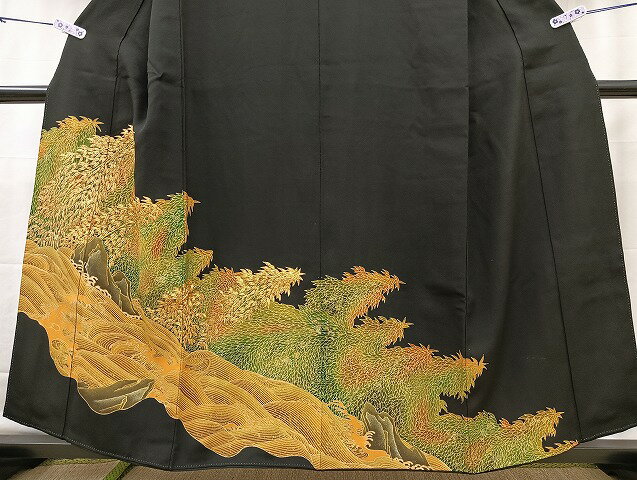 平和屋着物■豪華黒留袖　駒刺繍　立波草葉文　金彩　正絹　逸品　BAAL1973bs