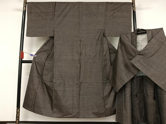 平和屋着物●男性　本場大島紬　アンサンブル　100亀甲　総詰め　羽織紐付き　正絹　逸品　AAAY9948np