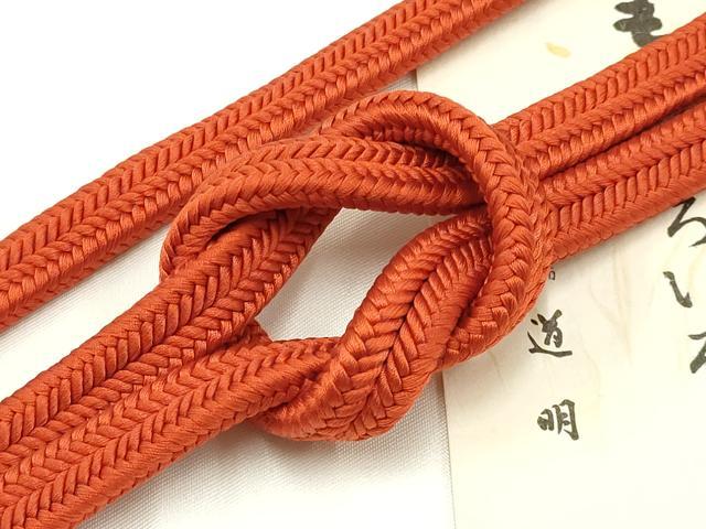 ■■■　サイズ　■■■ 長さ　約151.5cm（房を除く） ■■■　商品詳細　■■■ 【正絹】 状態は特に目立ったシミ汚れなどもなく大変良い状態です。 大変上質な逸品になります。 お安く出品致しますので、是非この機会にいかがでしょうか？ ■■■　注意事項　■■■ ■モニター発色の具合により色合いが異なる場合がございます。 ■寸法は多少の誤差が生じる場合がございますのでご了承ください。 ■縫込みの長さが左右非対称の場合は短い部分を記載しております。 左右非対称であってもご返品・お値引き等の保証は出来かねますので、ご了承の上ご購入をお願い致します。 ■シミ等のチェックには注意を払っておりますが、見落としがある場合もございますし、個人の見解も様々ですので神経質な方のご購入はお控えください。 ■箪笥に入っておりました着物や帯なので畳みシワや匂いがあるものもございます。 ■お休みは基本的に土日祝となりますが、その他臨時でお休みする場合がございますのでご了承ください。 ■商品の発送は平日のみの発送となります。 ■夜間と土曜、日曜日はお問い合わせの回答が遅れる場合がございます。 ■当店では、お直し、紋入れ、お手入れ等は承っておりません。 ■生地の状態（ヤケ、経年劣化等）によってはサイズ直しが出来ない場合がございます。 その点もどうかご了承のうえ、ご購入をお願いいたします。 ■弊社で取り扱う商品は一点ものにつき、時期や在庫状況に応じて金額が変更となる場合がございます。 ■検針は行っておりません。予めご了承いただきますようお願いいたします。 ■【洗える着物】と記載のある商品におきましては、商品お届け後に洗濯を行ってしまってからのご返品にはご対応しかねます。 念の為、専門店でのお手入れをお願いいたします。 ■着物のサイズ目安は下記を参考ください↓ ＜女性着物＞　お端折り次第で＋5?　−10?が着用可能サイズ 　例）身丈170?の場合、身長160?〜175? ＜男性着物＞　身丈＋約25?〜27?程が適応身長 　例）身丈155?の場合、身長180〜182?