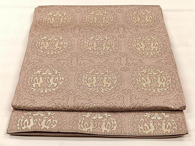 ■■■　サイズ　■■■ 長さ 402cm 幅 30cm程 ■■■　商品詳細　■■■ 【正絹・芯なし・未仕立て】 詳細に関しましては、画像をご確認ください。 大変上質な逸品になります。 お安く出品致しますので、是非この機会にいかがでしょうか？ ※汚れ等に関しましては、着用時には見えない部分になるかと思いますのであまり気にならずお召になれるかと思います。 ■■■　注意事項　■■■ ■モニター発色の具合により色合いが異なる場合がございます。 ■寸法は多少の誤差が生じる場合がございますのでご了承ください。 ■縫込みの長さが左右非対称の場合は短い部分を記載しております。 左右非対称であってもご返品・お値引き等の保証は出来かねますので、ご了承の上ご購入をお願い致します。 ■シミ等のチェックには注意を払っておりますが、見落としがある場合もございますし、個人の見解も様々ですので神経質な方のご購入はお控えください。 ■箪笥に入っておりました着物や帯なので畳みシワや匂いがあるものもございます。 ■お休みは基本的に土日祝となりますが、その他臨時でお休みする場合がございますのでご了承ください。 ■商品の発送は平日のみの発送となります。 ■夜間と土曜、日曜日はお問い合わせの回答が遅れる場合がございます。 ■当店では、お直し、紋入れ、お手入れ等は承っておりません。 ■生地の状態（ヤケ、経年劣化等）によってはサイズ直しが出来ない場合がございます。 その点もどうかご了承のうえ、ご購入をお願いいたします。 ■弊社で取り扱う商品は一点ものにつき、時期や在庫状況に応じて金額が変更となる場合がございます。 ■検針は行っておりません。予めご了承いただきますようお願いいたします。 ■【洗える着物】と記載のある商品におきましては、商品お届け後に洗濯を行ってしまってからのご返品にはご対応しかねます。 念の為、専門店でのお手入れをお願いいたします。 ■着物のサイズ目安は下記を参考ください↓ ＜女性着物＞　お端折り次第で＋5cm　−1cmが着用可能サイズ 　例）身丈170cmの場合、身長160cm〜175cm ＜男性着物＞　身丈＋約25cm〜27cm程が適応身長 　例）身丈155cmの場合、身長180〜182cm