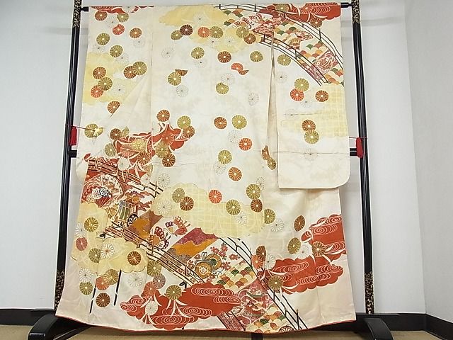 平和屋-こころ店■豪華振袖　駒刺繍　渡橋吉祥花蝶文　金彩　着丈155cm　裄丈63.5cm　正絹　逸品　A-cs7391