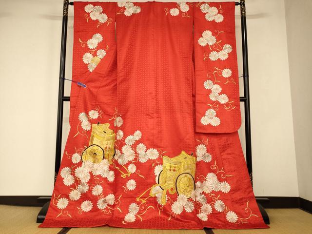 ■■■　サイズ　■■■ 身丈 178cm（肩から） 裄丈 63cm 袖丈 103.5cm　縫込み 5cm 袖幅 32cm 前幅 24.5cm 後幅 30cm 着物縫いこみ 内揚げ 0cm 裄 お袖側 約2cm　身頃側 約0cm ■■■　商品詳細　■■■ 【正絹・ふき綿仕立て・比翼仕立て】 状態は接写画像のようにふき綿部分・比翼衿・比翼・衿裏に薄い汚れ、表地・袖口・袖付に汚れと糸解け、胴裏にホックシミがございますが その他特に目立ったシミ汚れなどもなく大変良い状態です。 大変上質な逸品になります。 お安く出品致しますので、是非この機会にいかがでしょうか？ ■■■　注意事項　■■■ ■モニター発色の具合により色合いが異なる場合がございます。 ■寸法は多少の誤差が生じる場合がございますのでご了承ください。 ■縫込みの長さが左右非対称の場合は短い部分を記載しております。 左右非対称であってもご返品・お値引き等の保証は出来かねますので、ご了承の上ご購入をお願い致します。 ■シミ等のチェックには注意を払っておりますが、見落としがある場合もございますし、個人の見解も様々ですので神経質な方のご購入はお控えください。 ■箪笥に入っておりました着物や帯なので畳みシワや匂いがあるものもございます。 ■お休みは基本的に土日祝となりますが、その他臨時でお休みする場合がございますのでご了承ください。 ■商品の発送は平日のみの発送となります。 ■夜間と土曜、日曜日はお問い合わせの回答が遅れる場合がございます。 ■当店では、お直し、紋入れ、お手入れ等は承っておりません。 ■生地の状態（ヤケ、経年劣化等）によってはサイズ直しが出来ない場合がございます。 その点もどうかご了承のうえ、ご購入をお願いいたします。 ■弊社で取り扱う商品は一点ものにつき、時期や在庫状況に応じて金額が変更となる場合がございます。 ■検針は行っておりません。予めご了承いただきますようお願いいたします。 ■【洗える着物】と記載のある商品におきましては、商品お届け後に洗濯を行ってしまってからのご返品にはご対応しかねます。 念の為、専門店でのお手入れをお願いいたします。 ■写真に写っている物が全てになります。それ以外の付属品はございませんのでご了承ください。 ■状態に関する写真につきましては、掲載可能な写真枚数に限りがあるため、各箇所につき1枚参考画像を掲載しております。 ■着物のサイズ目安は下記を参考ください↓ ＜女性着物＞　お端折り次第で＋5cm　−1cmが着用可能サイズ 　例）身丈170cmの場合、身長160cm〜175cm ＜男性着物＞　身丈＋約25cm〜27cm程が適応身長 　例）身丈155cmの場合、身長180〜182cm