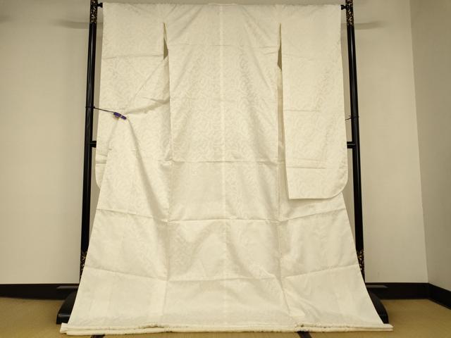 ■■■　サイズ　■■■ 身丈 184cm（肩から） 裄丈 64cm 袖丈 107cm　縫込み 6.5cm 袖幅 32cm 前幅 24.5cm 後幅 30.5cm 着物縫いこみ 内揚げ 0cm 裄 お袖側 約4cm　身頃側 約4cm ■■■　商品詳細　■■■ 【化繊・ふき綿仕立て・比翼仕立て】 状態は接写画像のように表地・比翼・八掛・ふき綿部分に薄い汚れがございますが その他特に目立ったシミ汚れなどもなく大変良い状態です。 大変上質な逸品になります。 お安く出品致しますので、是非この機会にいかがでしょうか？ ■■■　注意事項　■■■ ■モニター発色の具合により色合いが異なる場合がございます。 ■寸法は多少の誤差が生じる場合がございますのでご了承ください。 ■縫込みの長さが左右非対称の場合は短い部分を記載しております。 左右非対称であってもご返品・お値引き等の保証は出来かねますので、ご了承の上ご購入をお願い致します。 ■シミ等のチェックには注意を払っておりますが、見落としがある場合もございますし、個人の見解も様々ですので神経質な方のご購入はお控えください。 ■箪笥に入っておりました着物や帯なので畳みシワや匂いがあるものもございます。 ■お休みは基本的に土日祝となりますが、その他臨時でお休みする場合がございますのでご了承ください。 ■商品の発送は平日のみの発送となります。 ■夜間と土曜、日曜日はお問い合わせの回答が遅れる場合がございます。 ■当店では、お直し、紋入れ、お手入れ等は承っておりません。 ■生地の状態（ヤケ、経年劣化等）によってはサイズ直しが出来ない場合がございます。 その点もどうかご了承のうえ、ご購入をお願いいたします。 ■弊社で取り扱う商品は一点ものにつき、時期や在庫状況に応じて金額が変更となる場合がございます。 ■検針は行っておりません。予めご了承いただきますようお願いいたします。 ■【洗える着物】と記載のある商品におきましては、商品お届け後に洗濯を行ってしまってからのご返品にはご対応しかねます。 念の為、専門店でのお手入れをお願いいたします。 ■写真に写っている物が全てになります。それ以外の付属品はございませんのでご了承ください。 ■状態に関する写真につきましては、掲載可能な写真枚数に限りがあるため、各箇所につき1枚参考画像を掲載しております。 ■着物のサイズ目安は下記を参考ください↓ ＜女性着物＞　お端折り次第で＋5cm　−1cmが着用可能サイズ 　例）身丈170cmの場合、身長160cm〜175cm ＜男性着物＞　身丈＋約25cm〜27cm程が適応身長 　例）身丈155cmの場合、身長180〜182cm